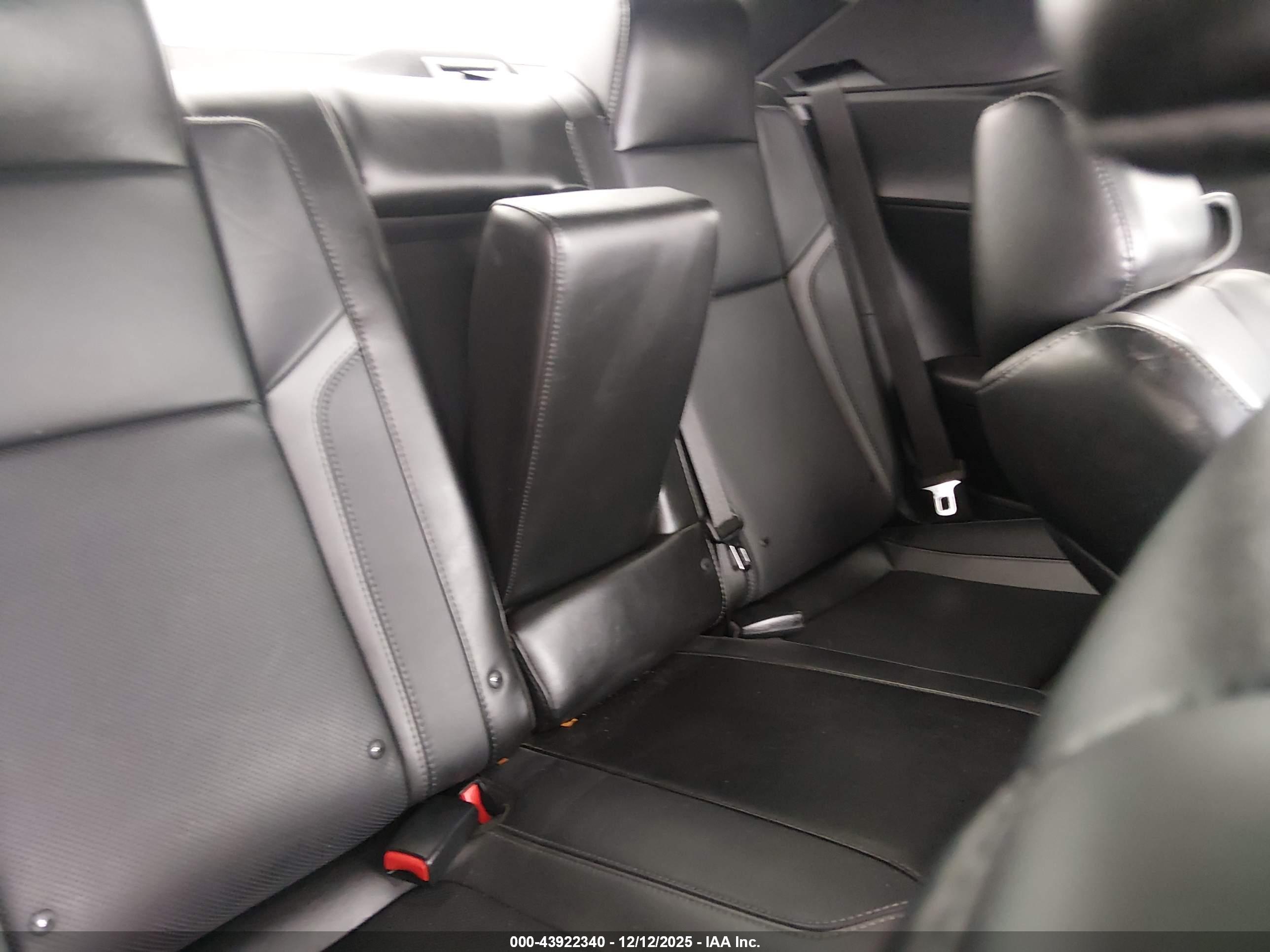 DODGE CHALLENGER image 8
