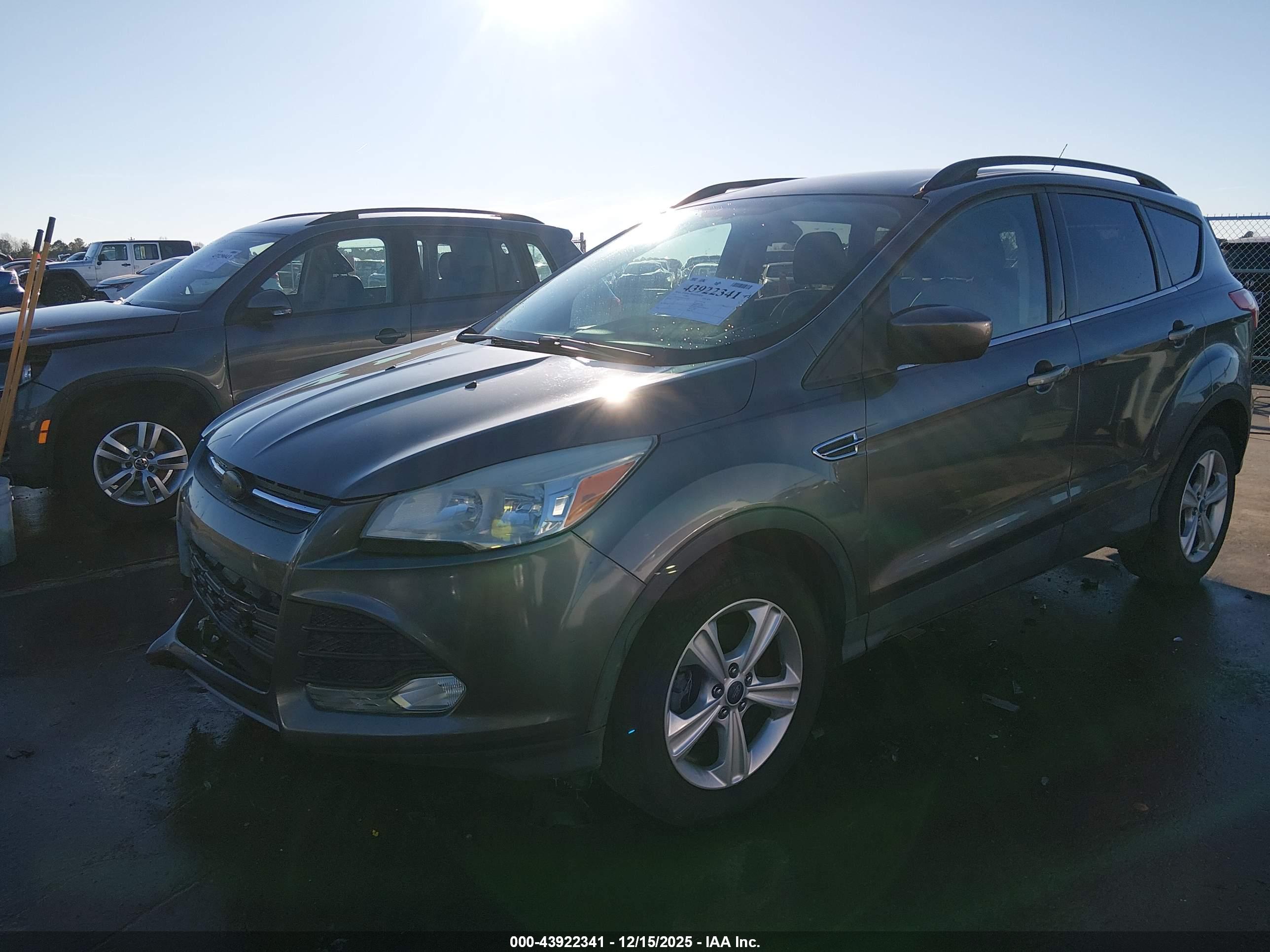 FORD ESCAPE image 2