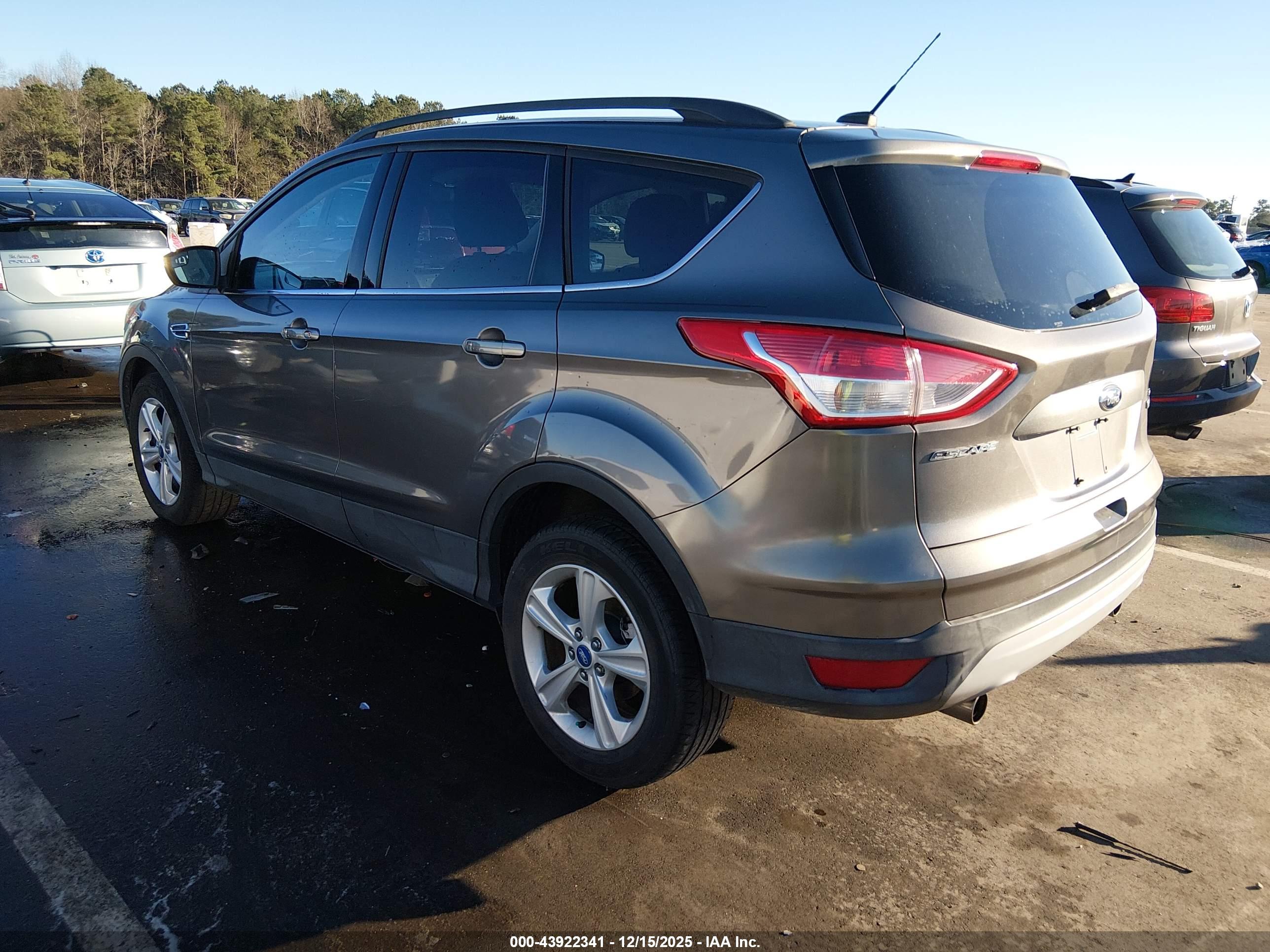 FORD ESCAPE image 3