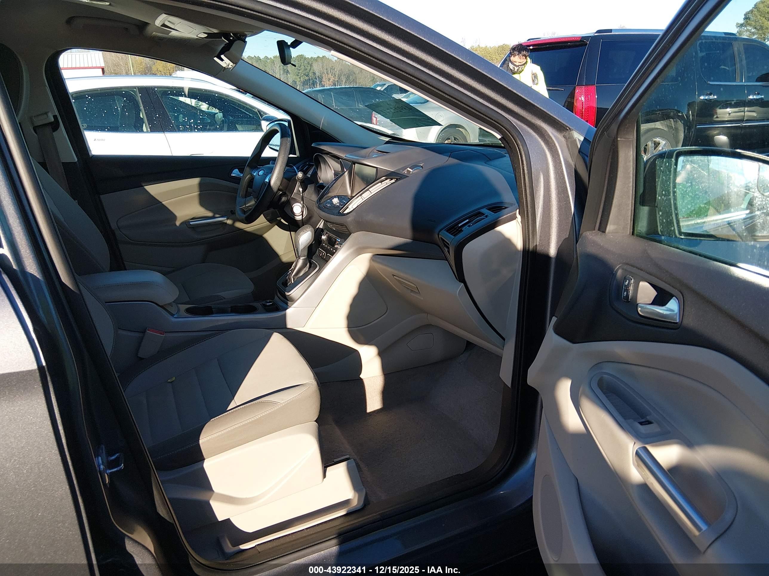 FORD ESCAPE image 5