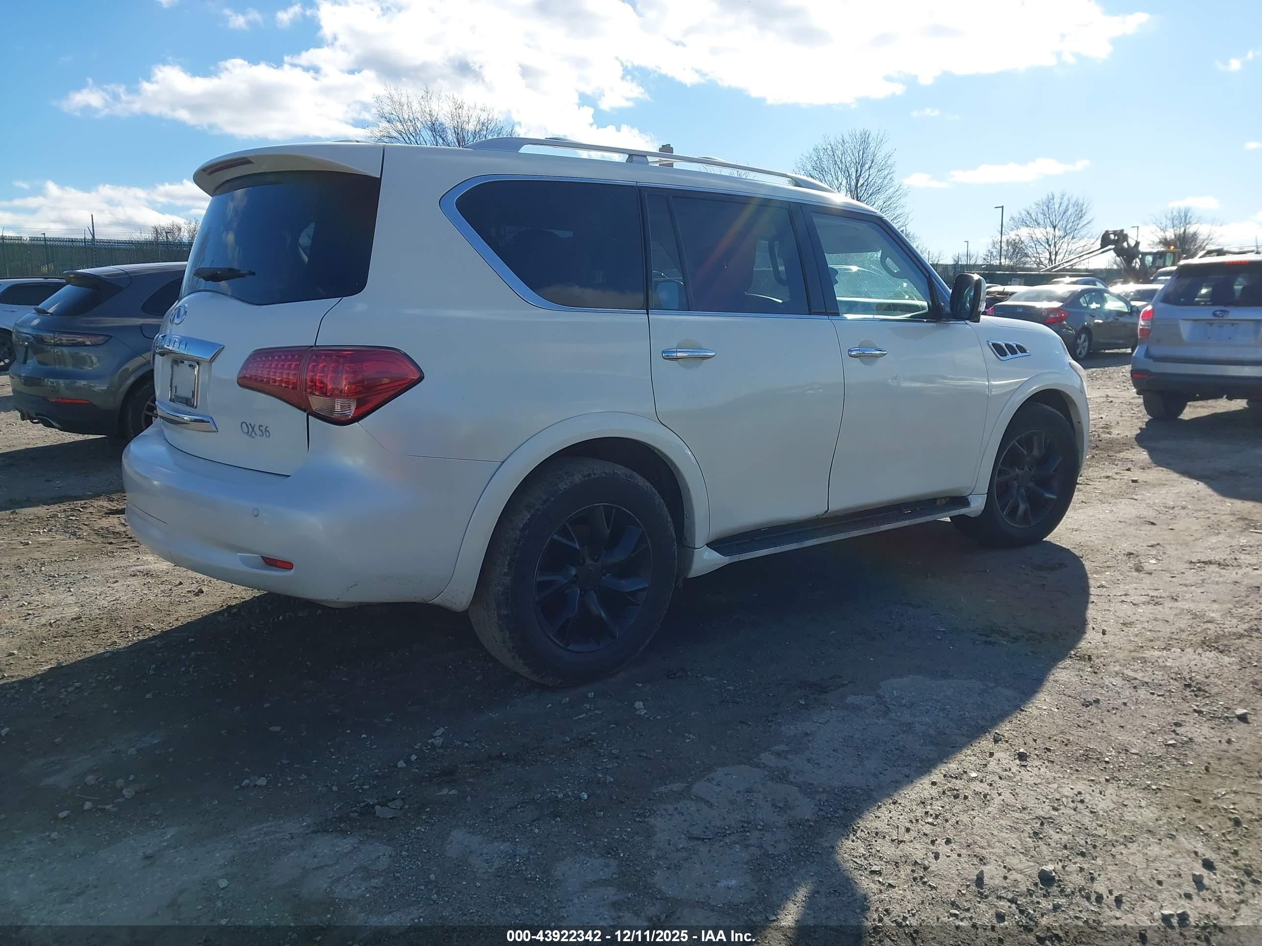 INFINITI QX56 image 4