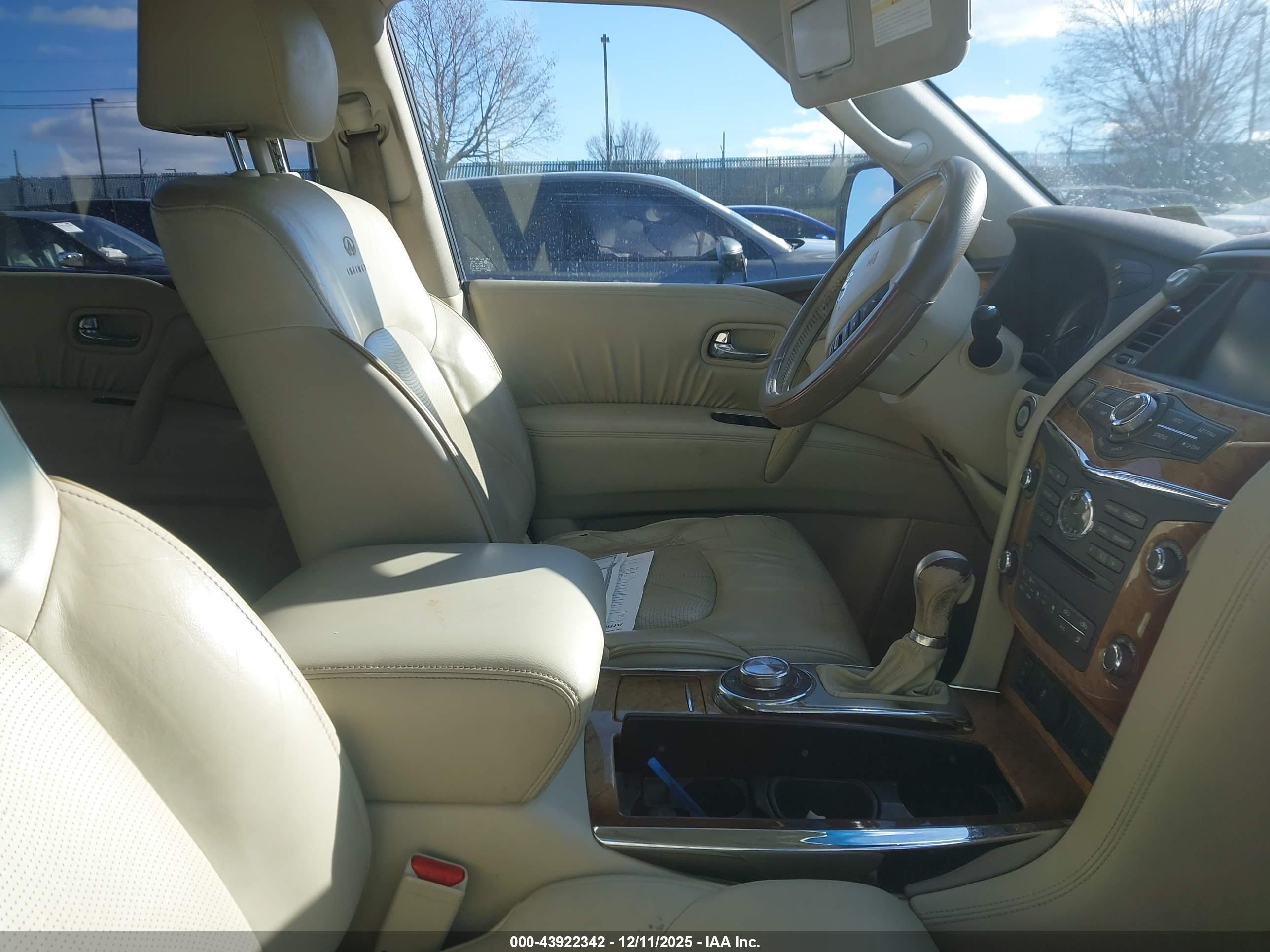 INFINITI QX56 image 5