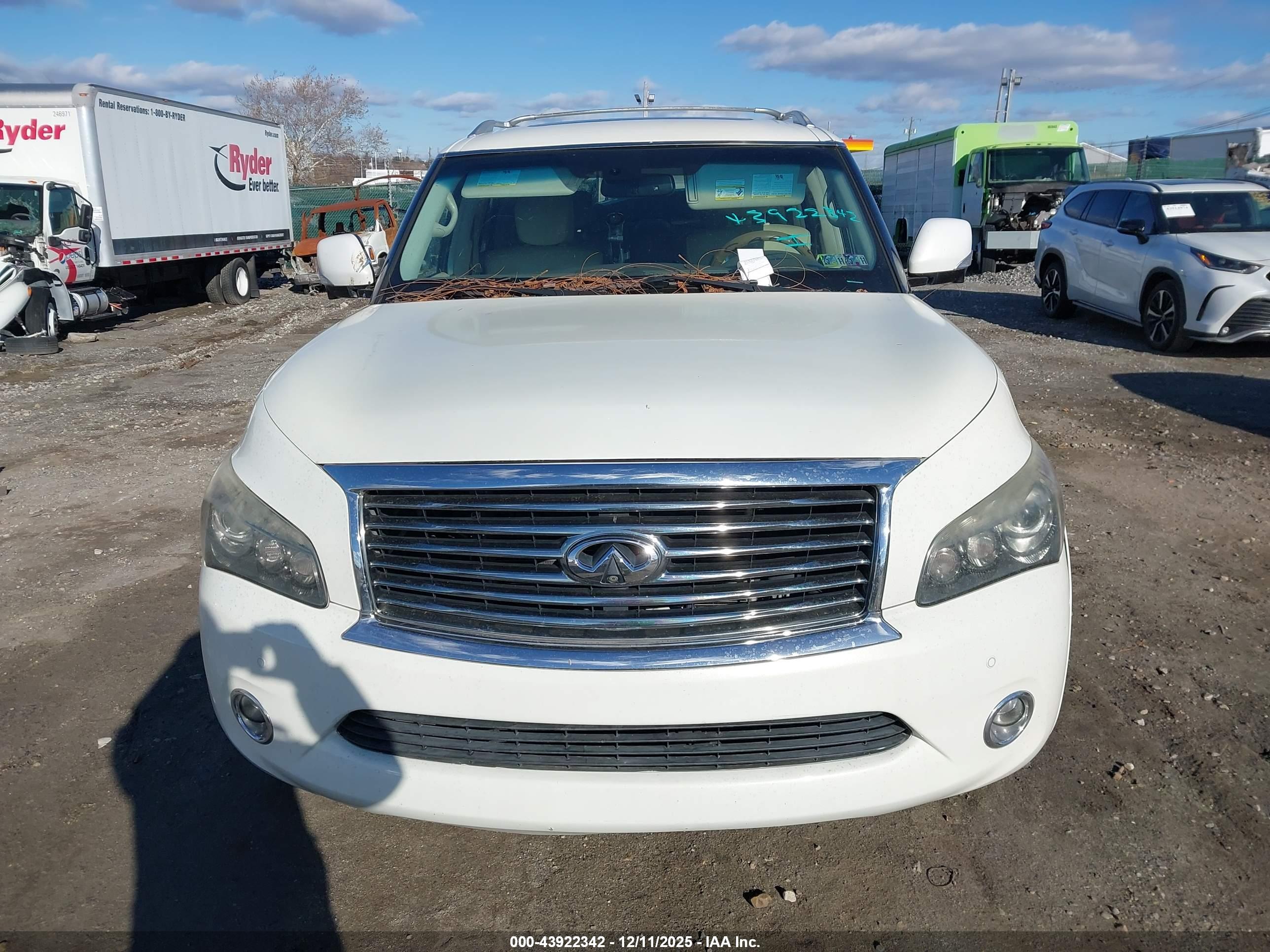 INFINITI QX56 image 6