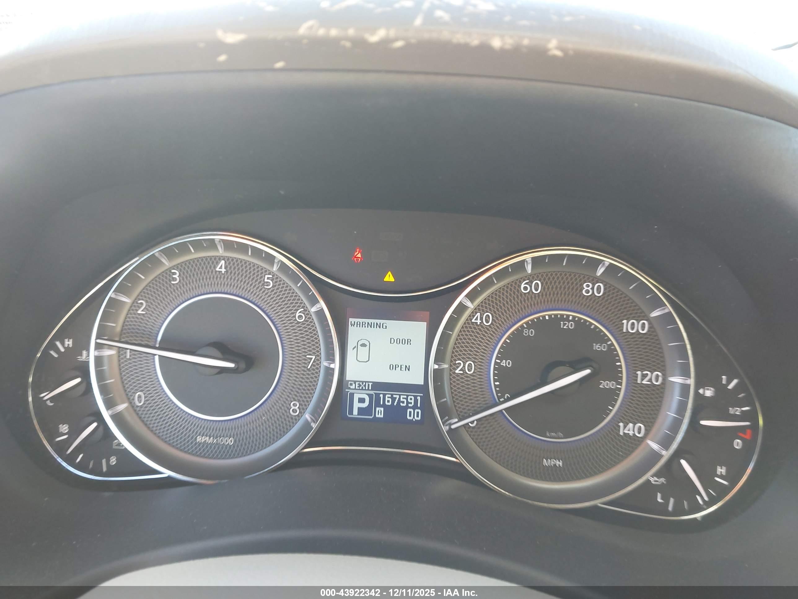 INFINITI QX56 image 7
