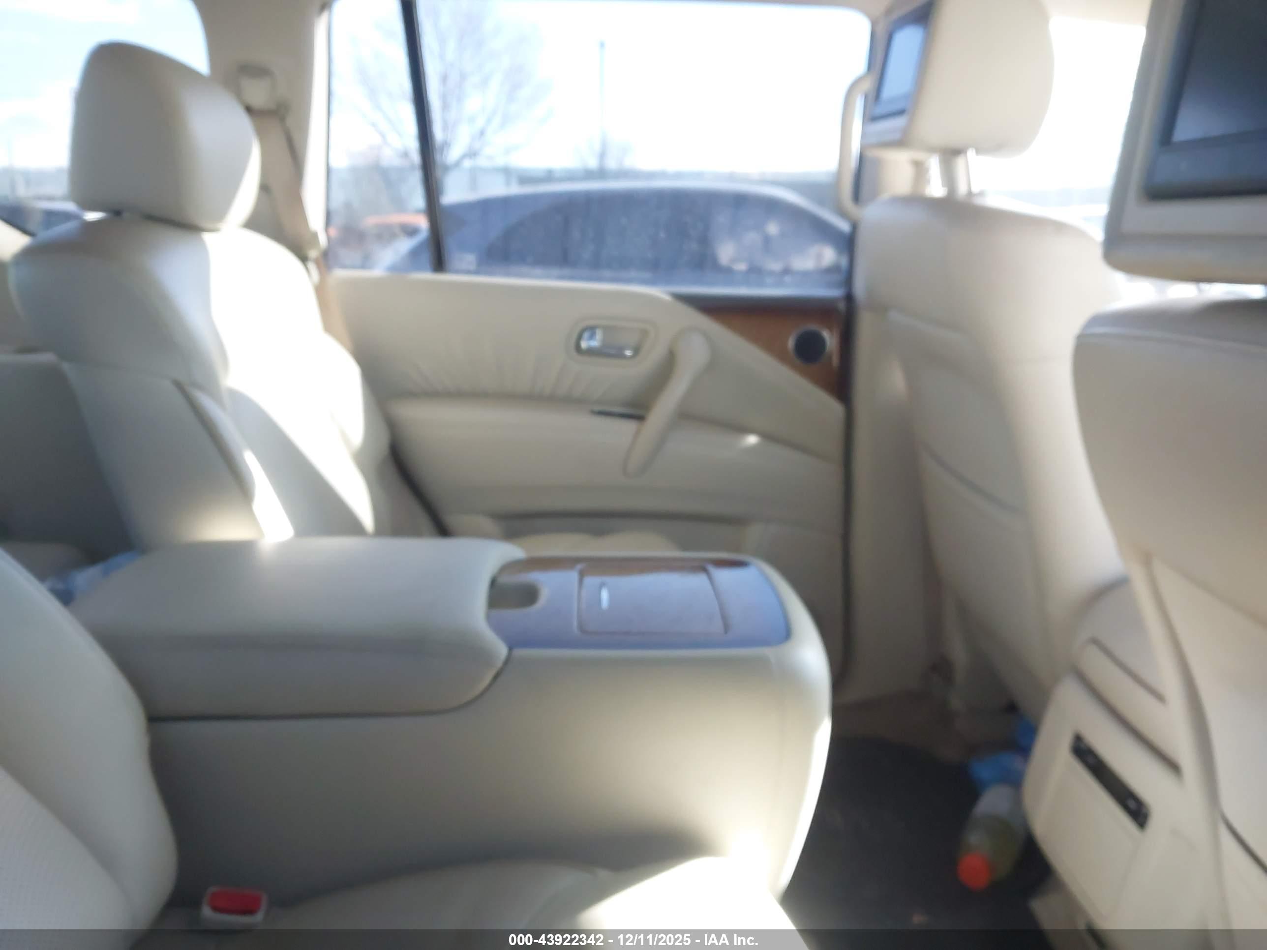 INFINITI QX56 image 8