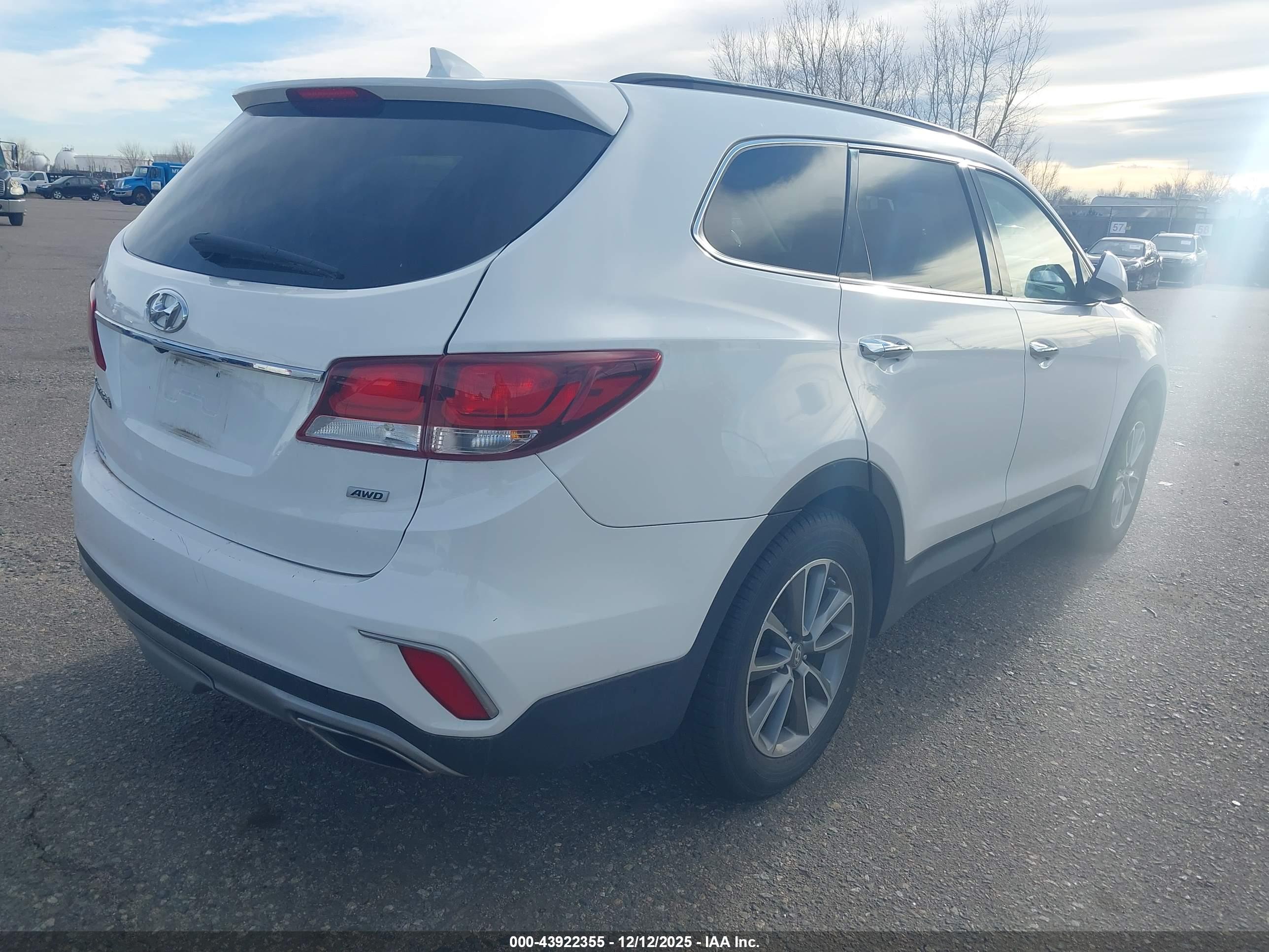 HYUNDAI SANTA image 4