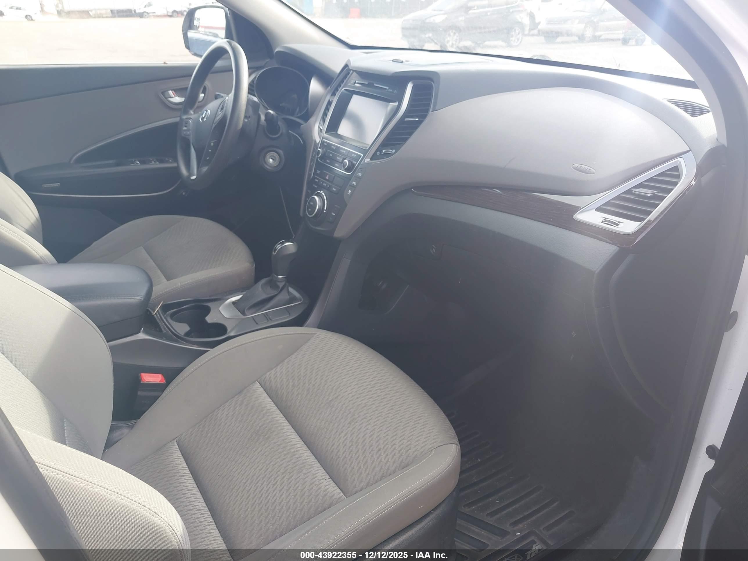 HYUNDAI SANTA image 5