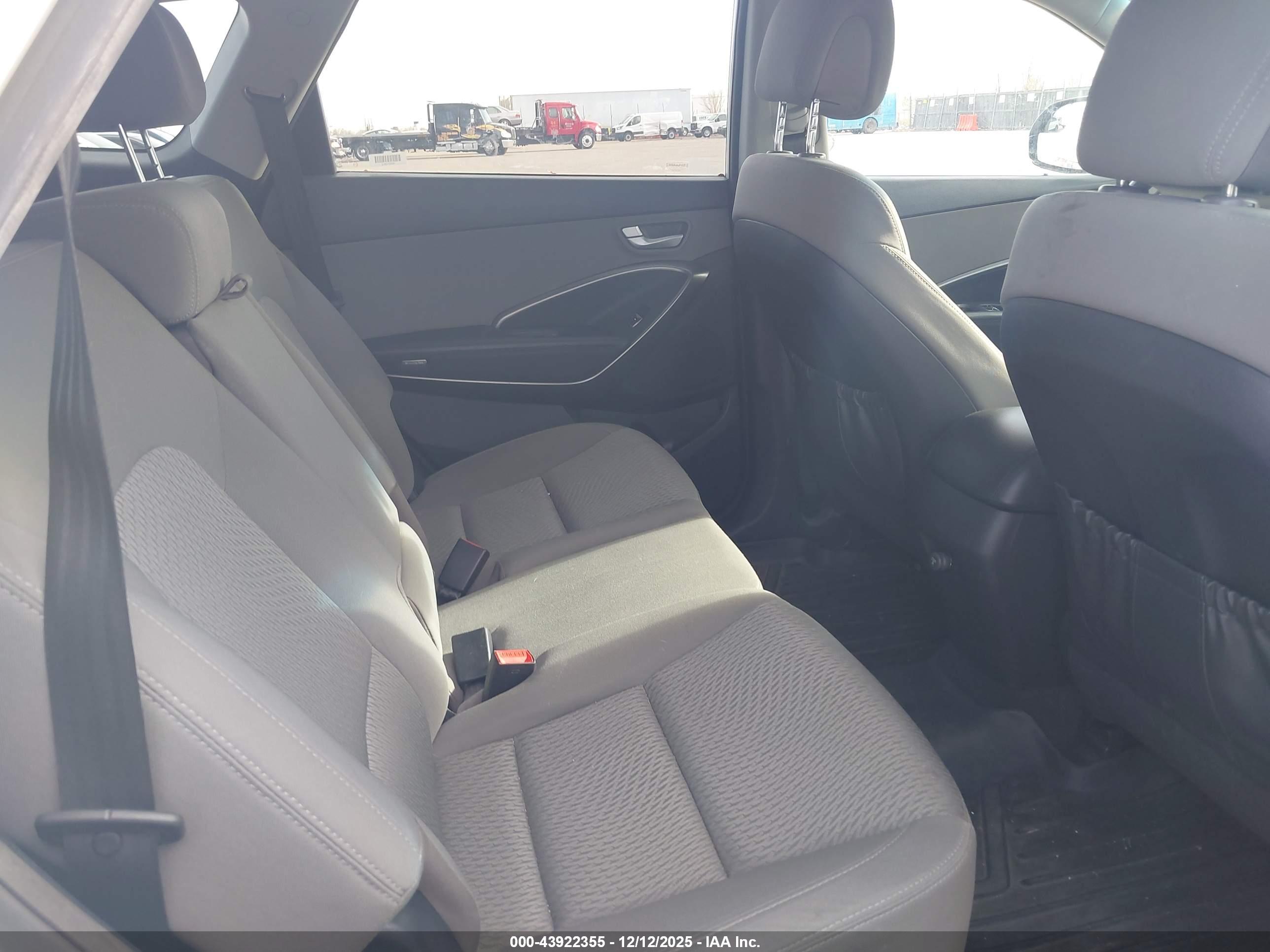 HYUNDAI SANTA image 8