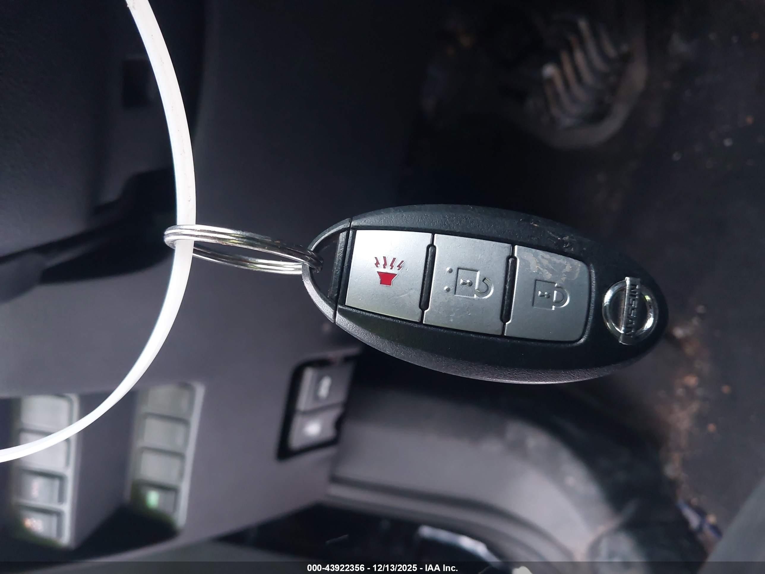 NISSAN ROGUE image 11