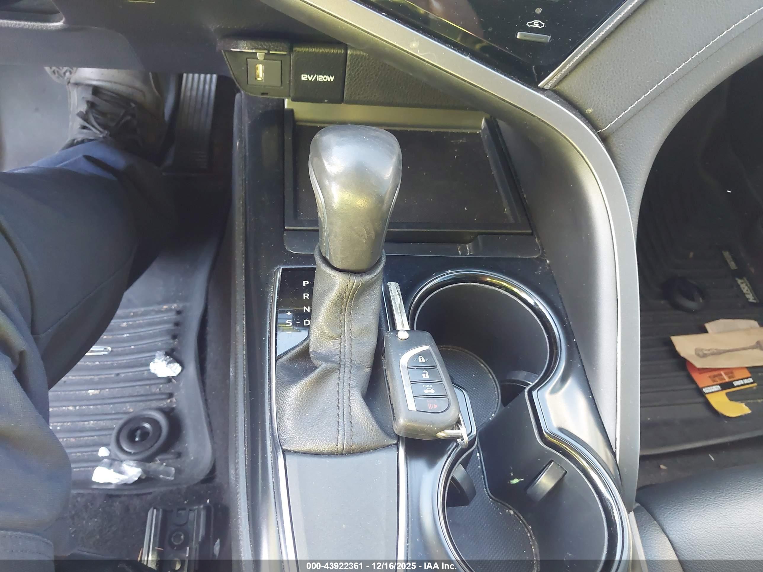 TOYOTA CAMRY image 11