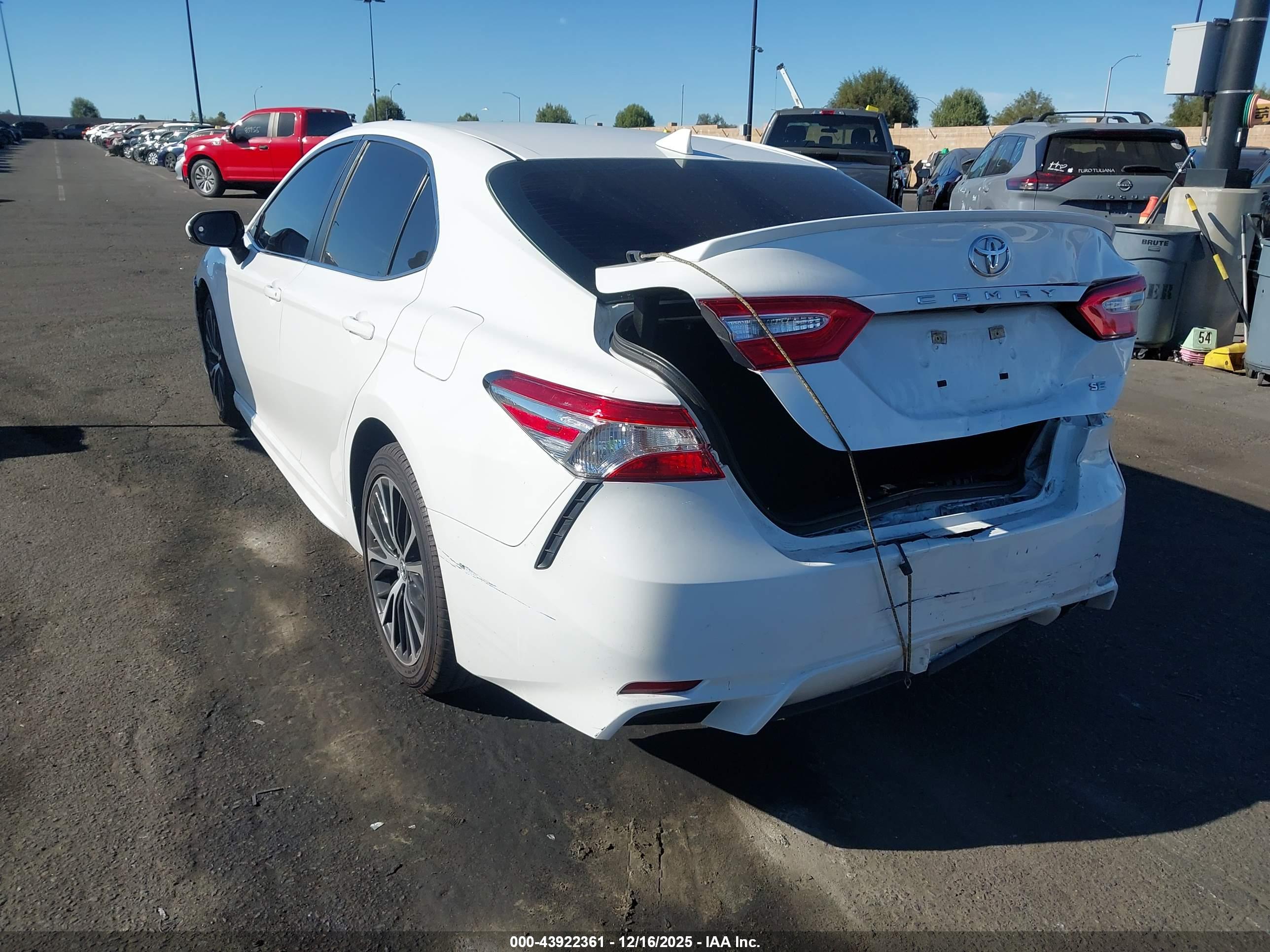 TOYOTA CAMRY image 3