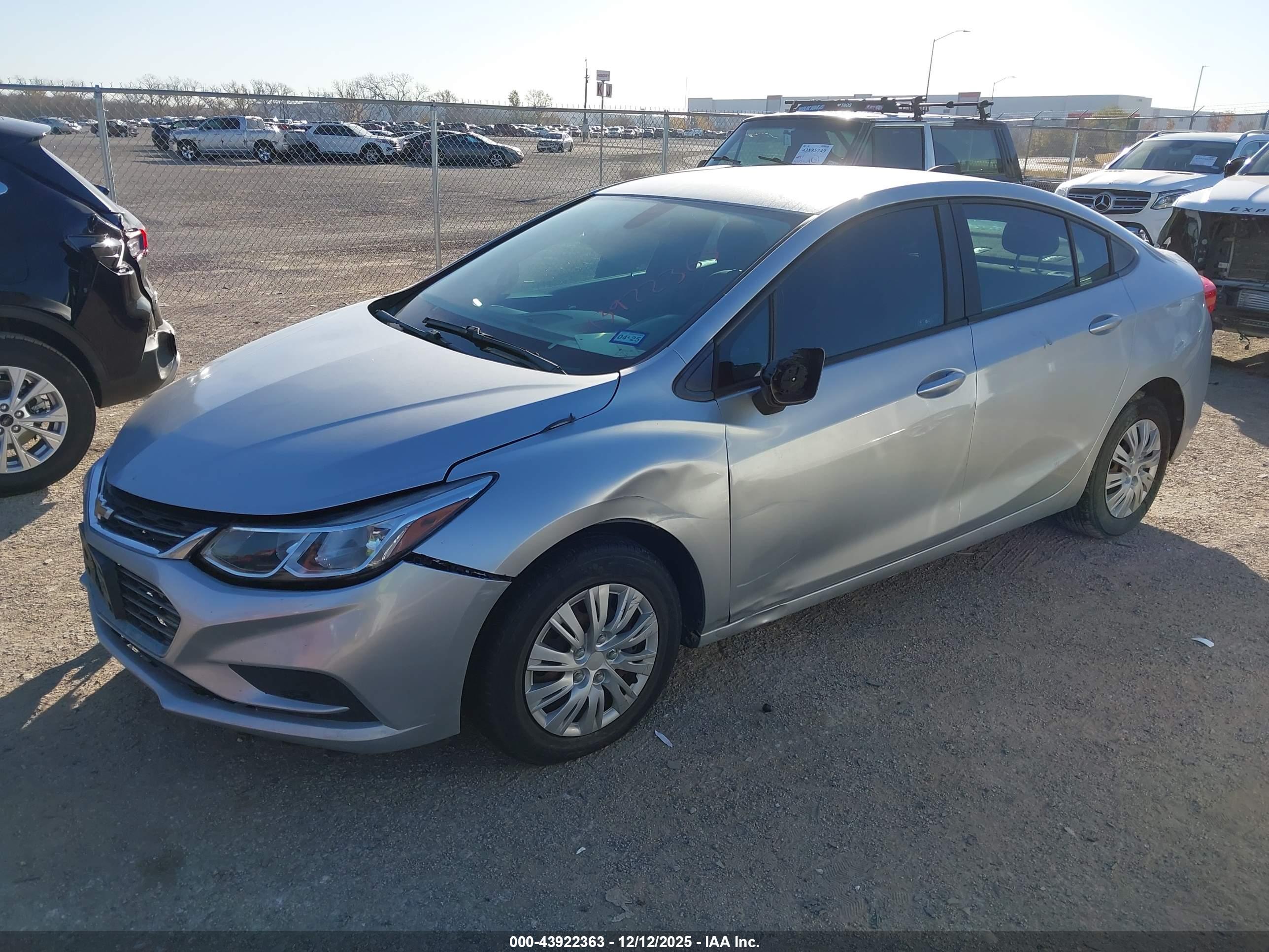 CHEVROLET CRUZE image 2