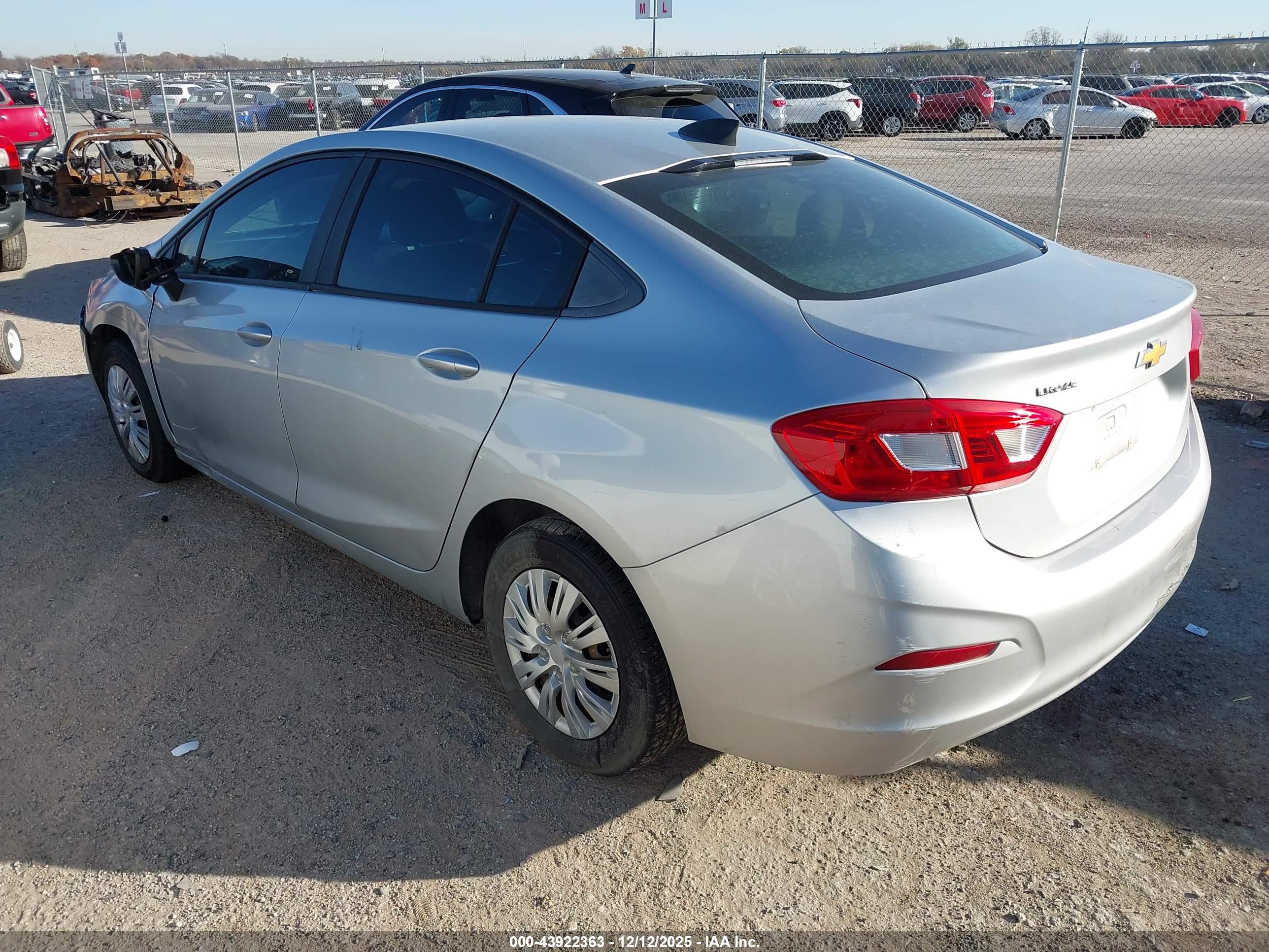 CHEVROLET CRUZE image 3