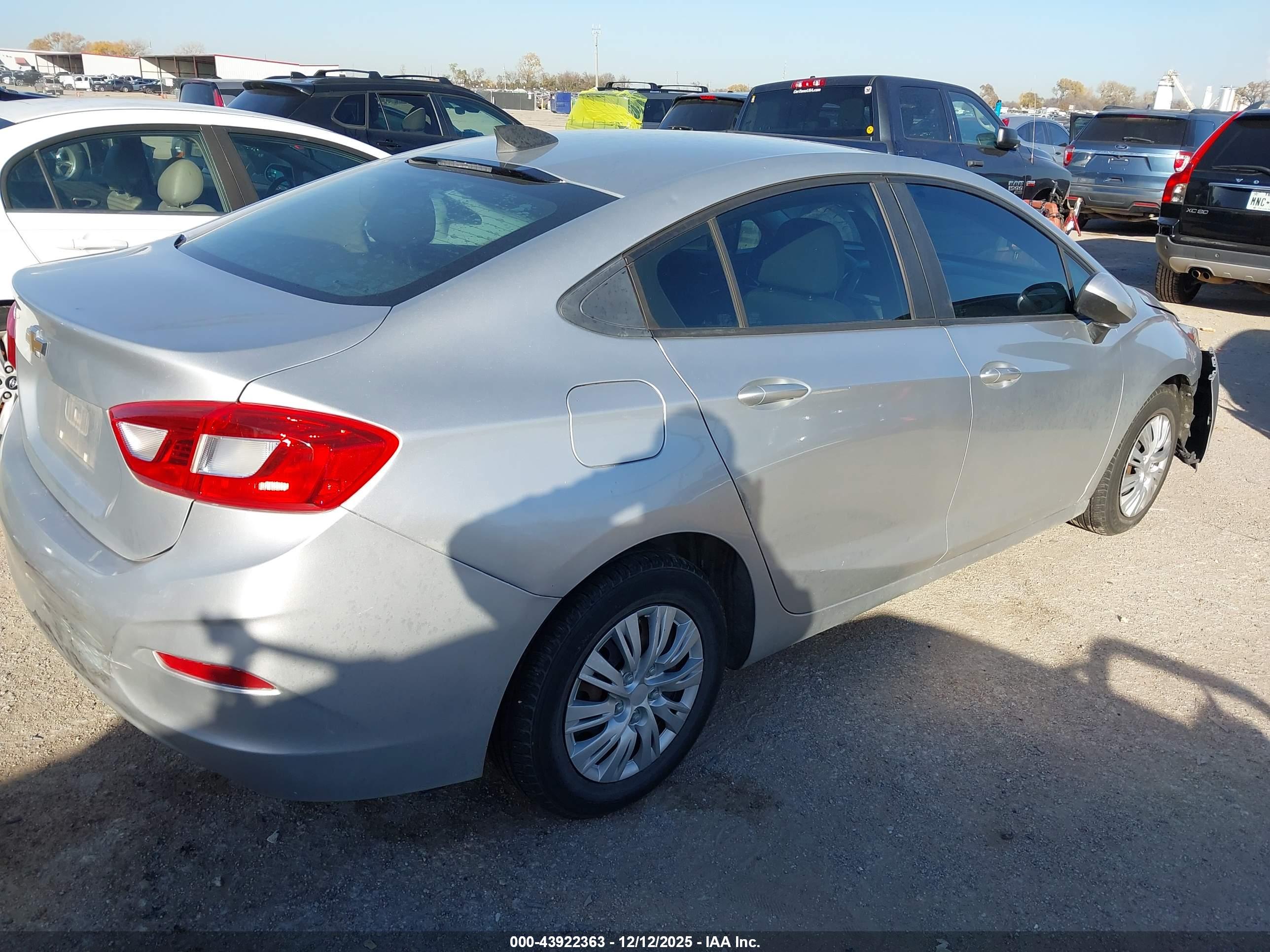 CHEVROLET CRUZE image 4