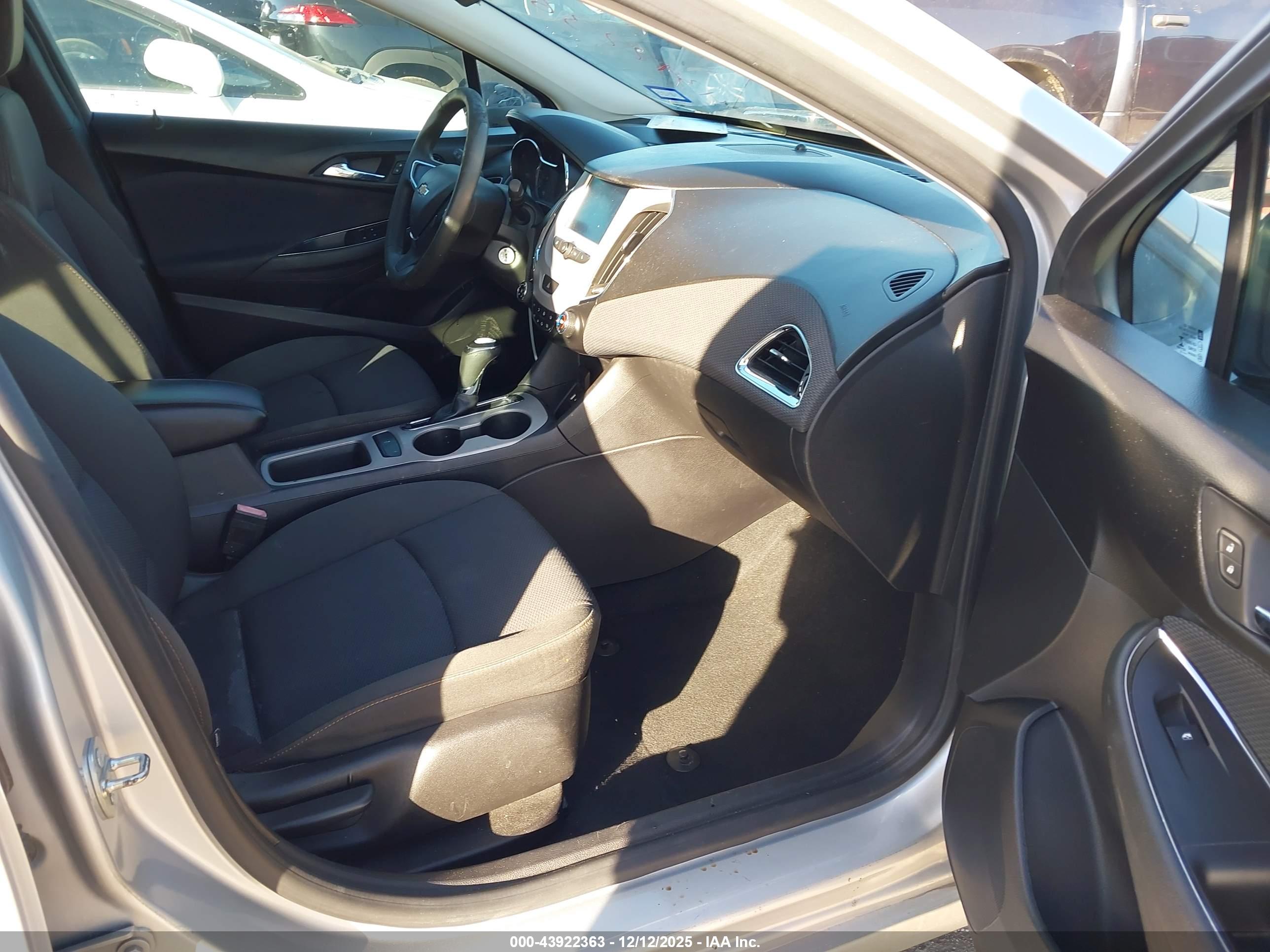 CHEVROLET CRUZE image 5