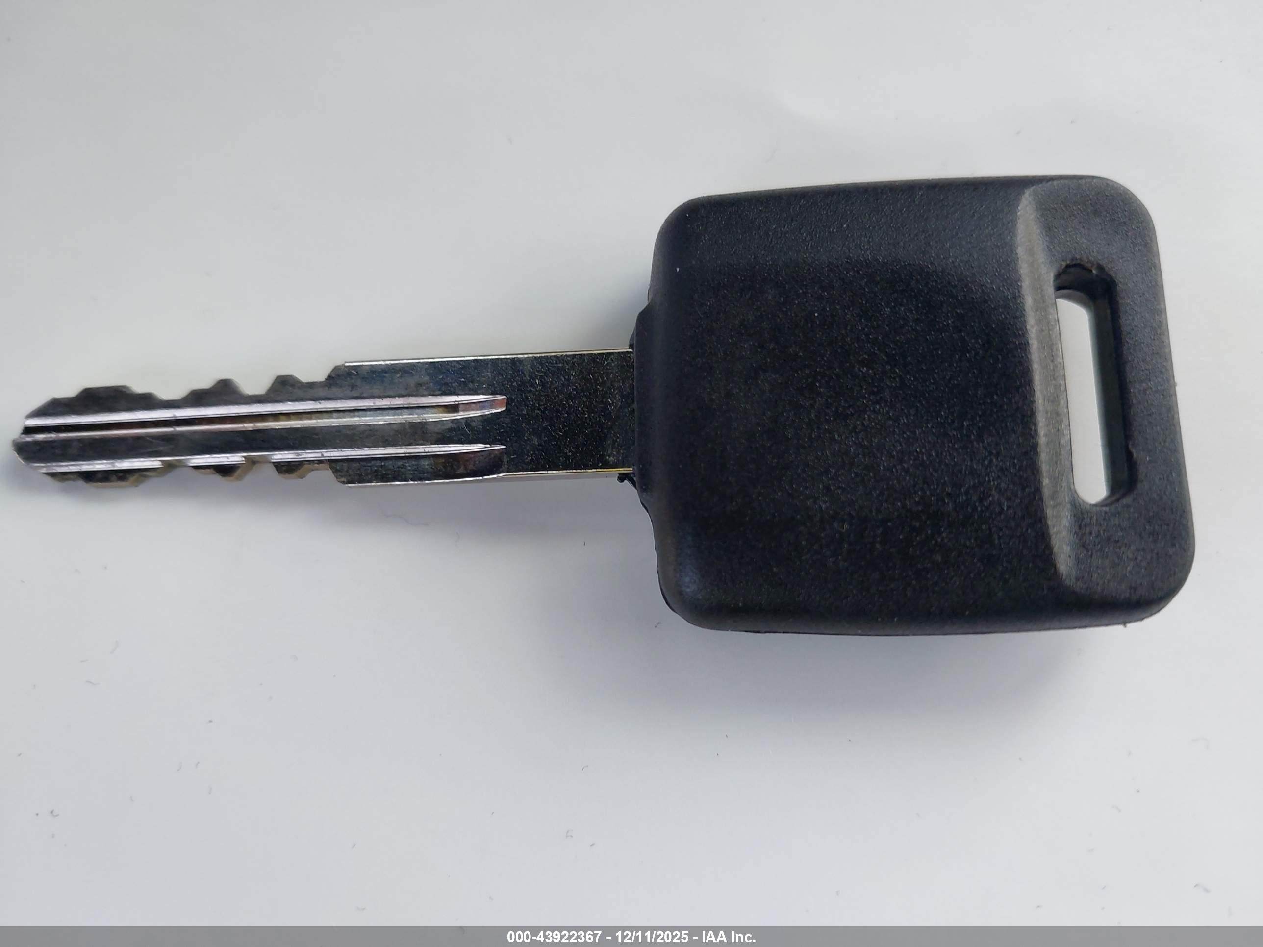 NISSAN VERSA image 11