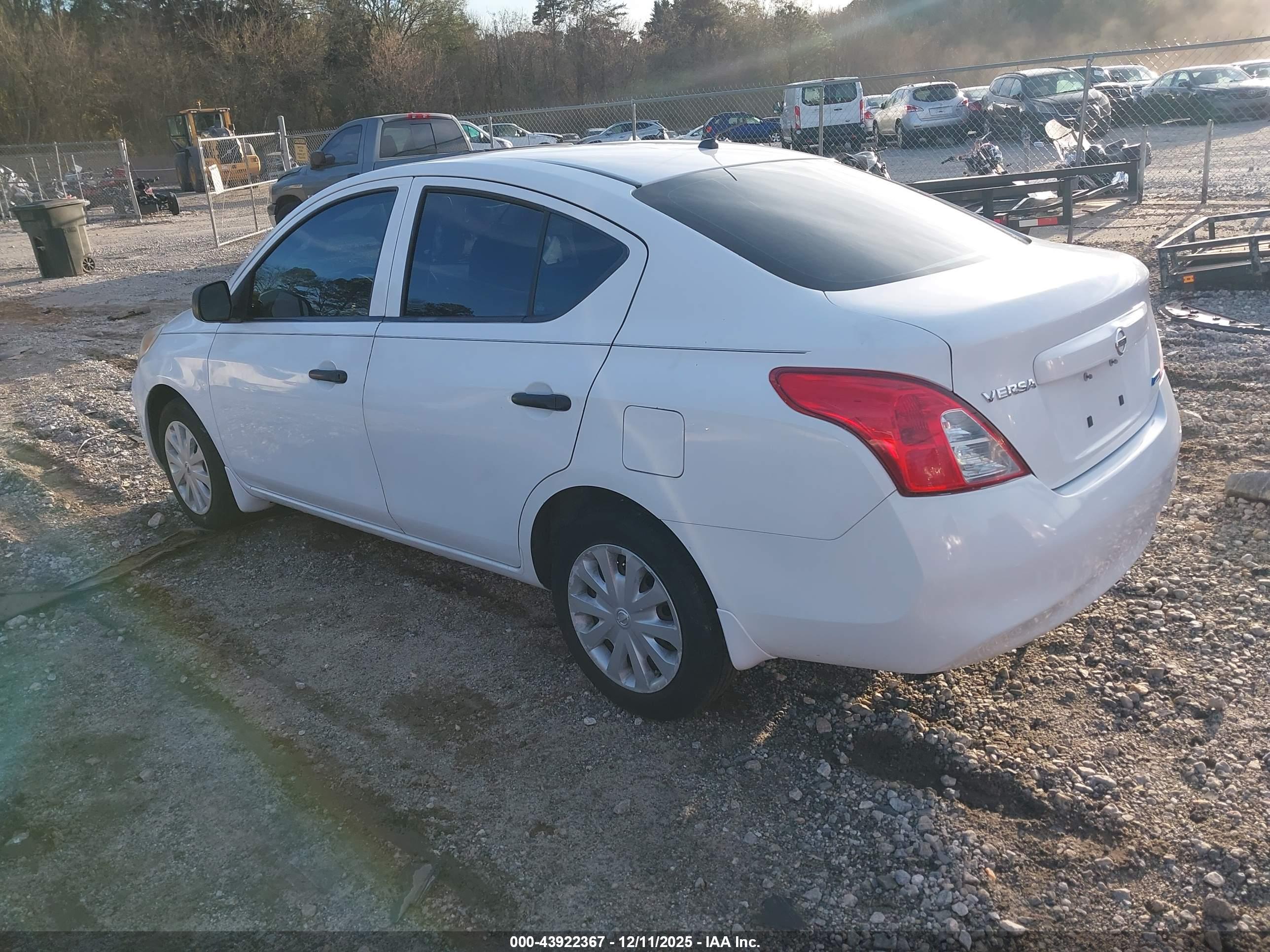 NISSAN VERSA image 3
