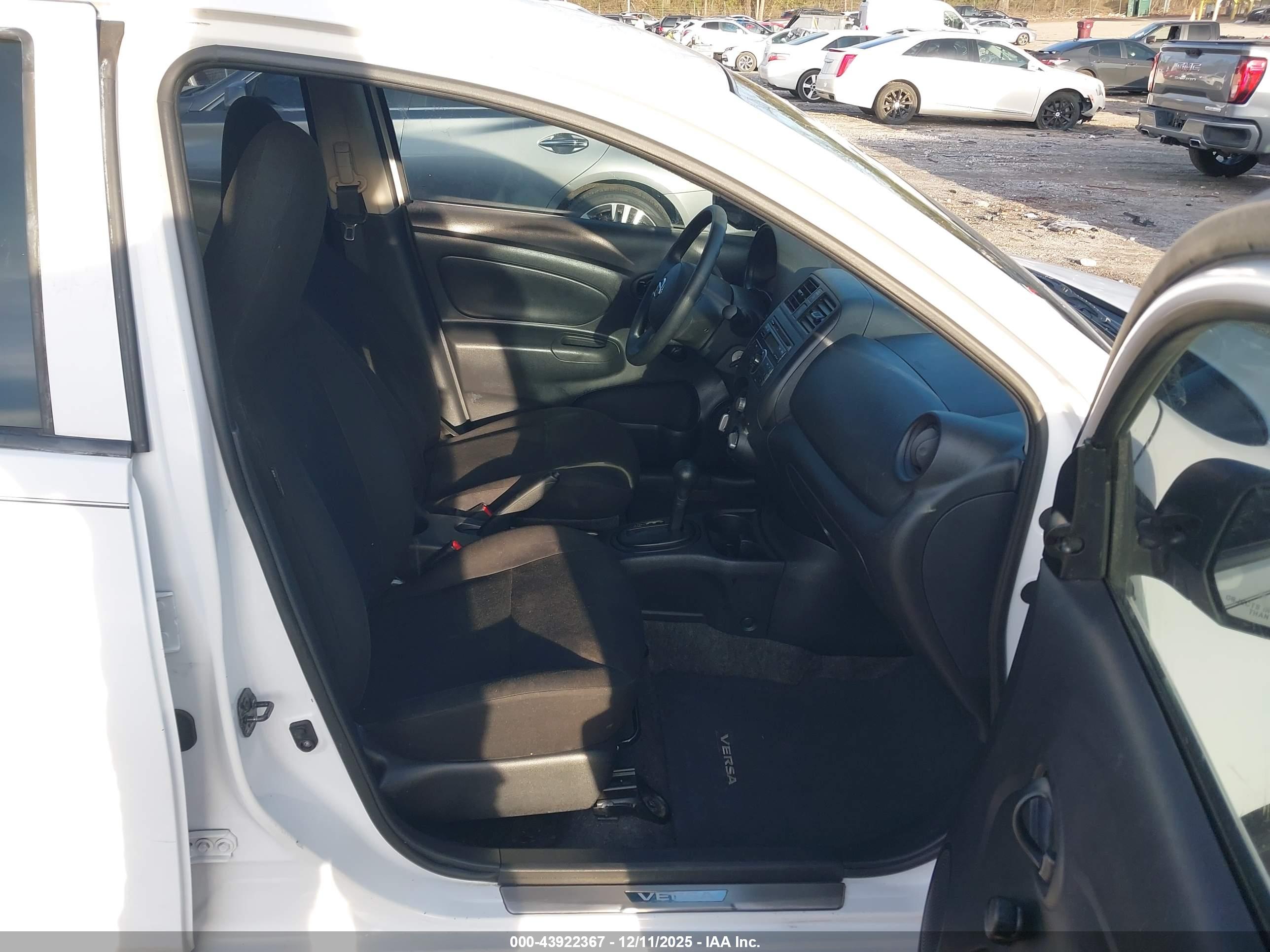 NISSAN VERSA image 5