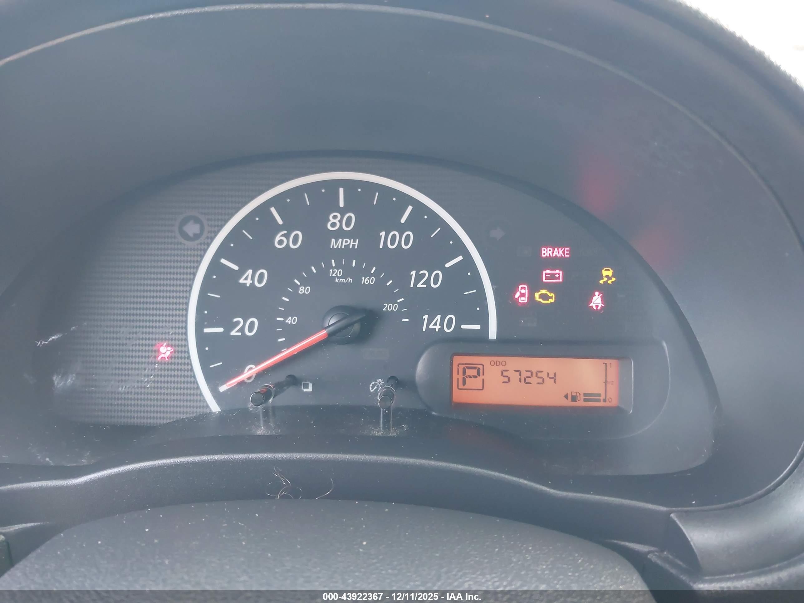 NISSAN VERSA image 7
