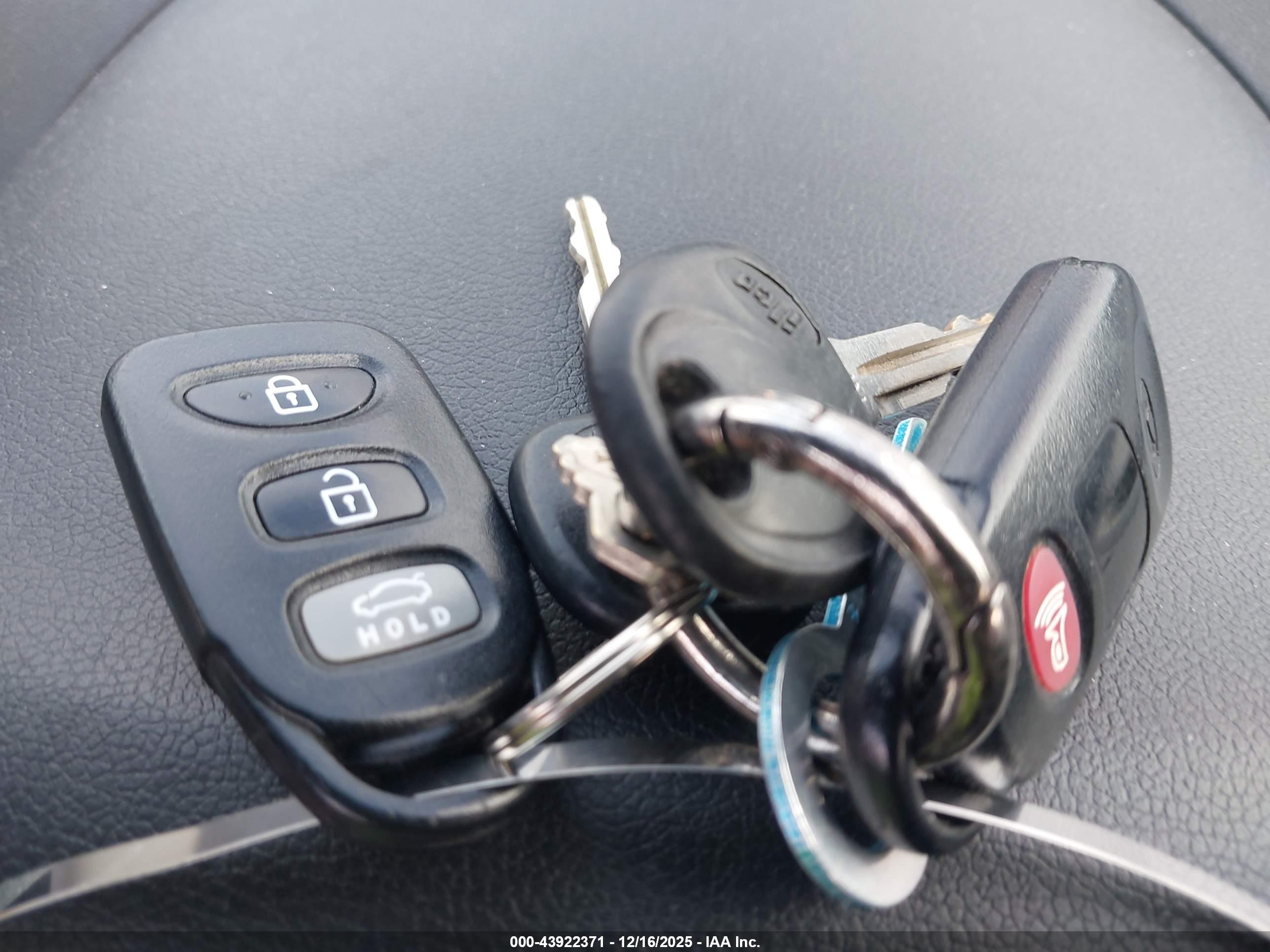 HYUNDAI ELANTRA image 11