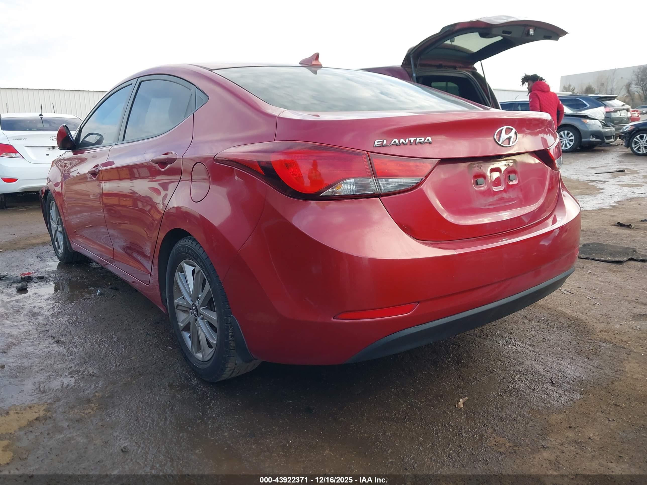 HYUNDAI ELANTRA image 3