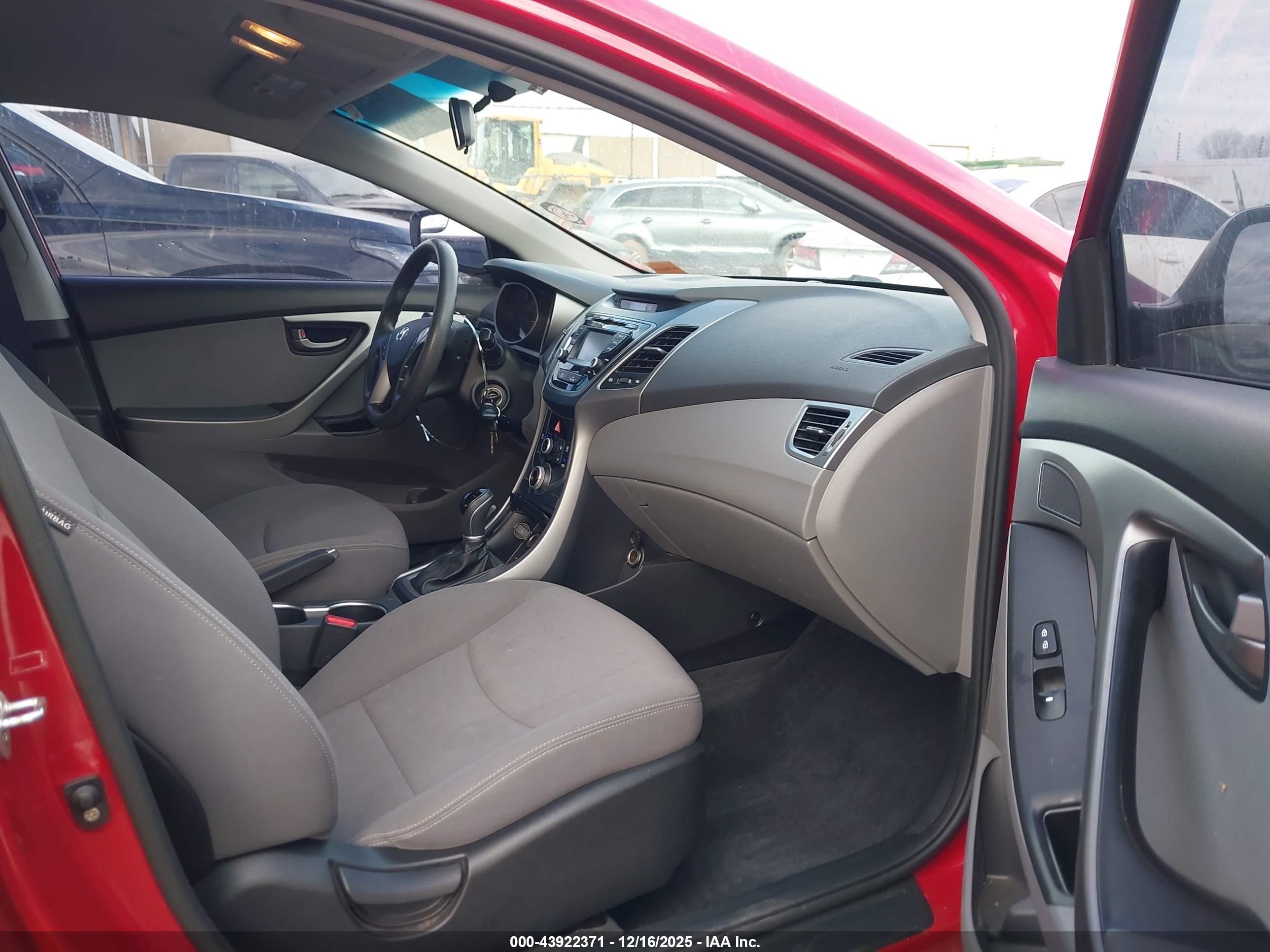 HYUNDAI ELANTRA image 5