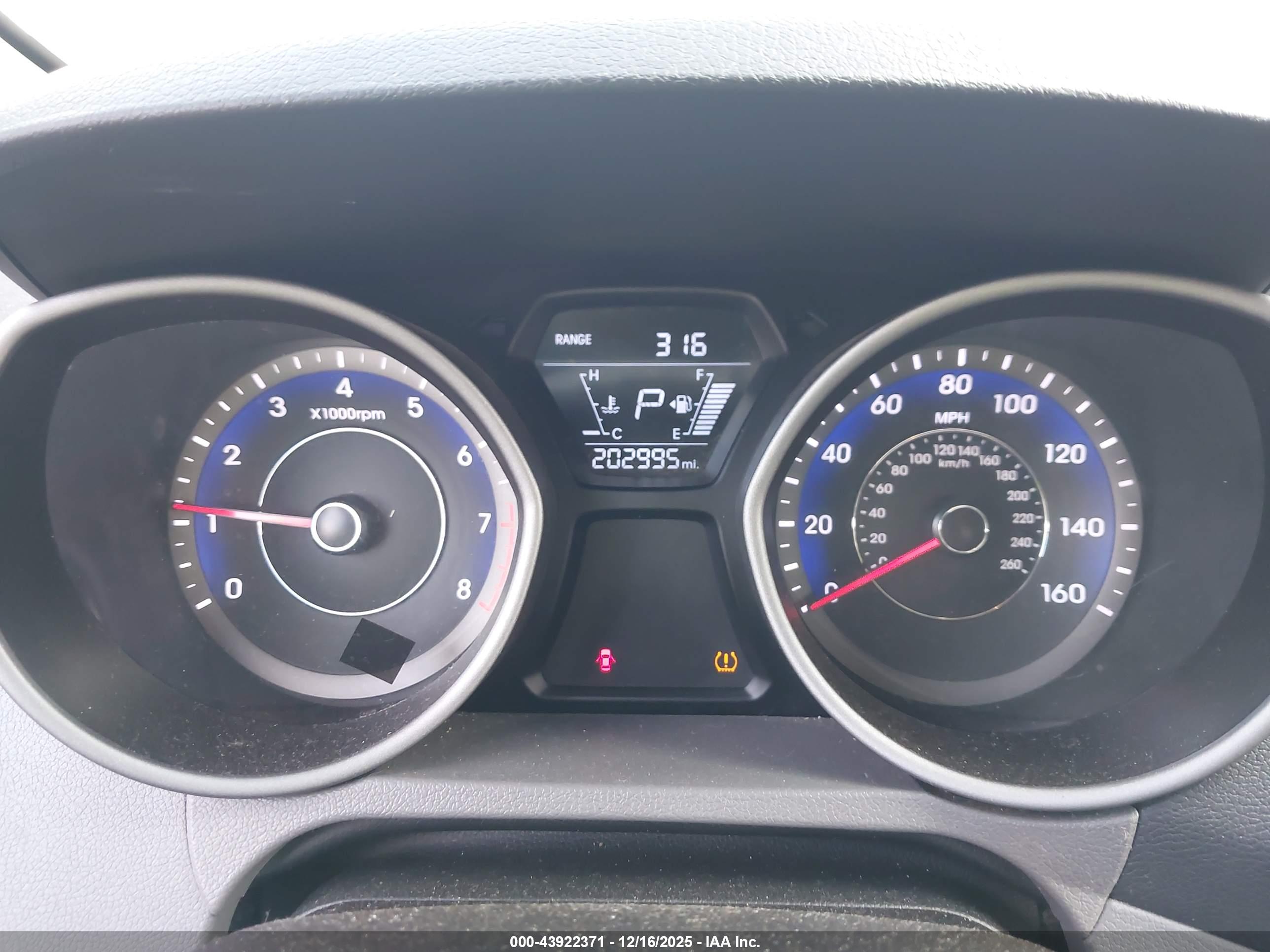 HYUNDAI ELANTRA image 7
