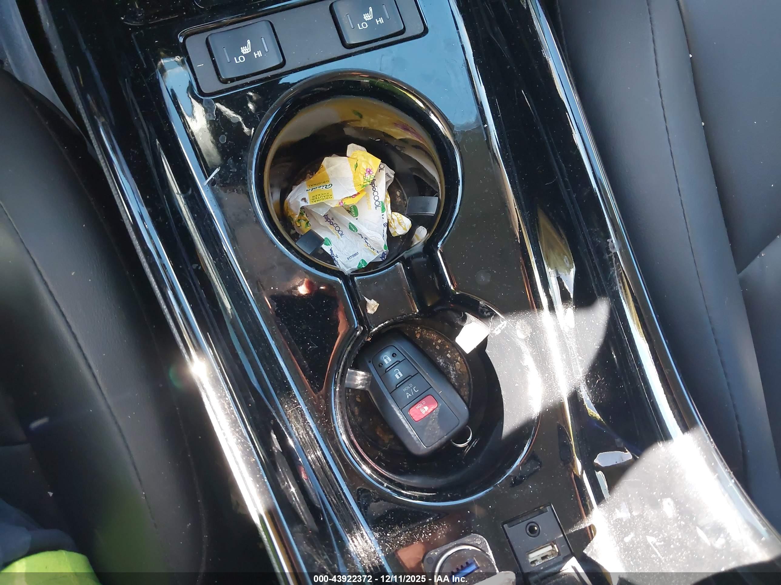 TOYOTA PRIUS image 11