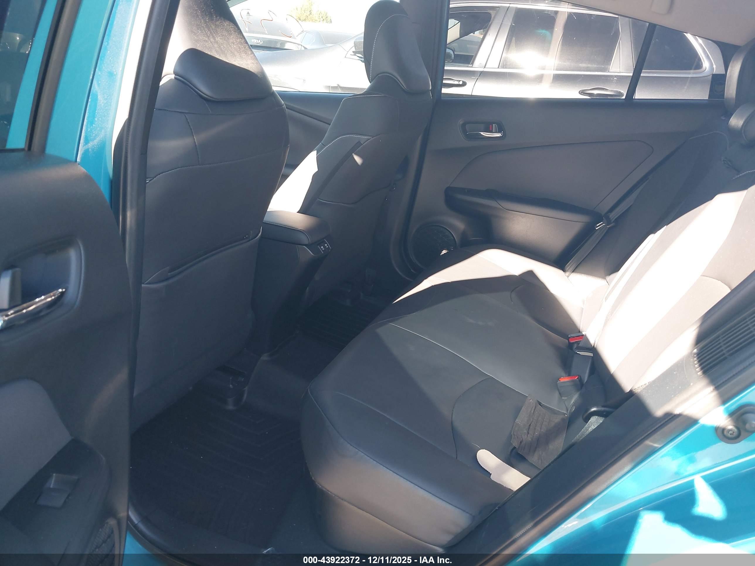 TOYOTA PRIUS image 8