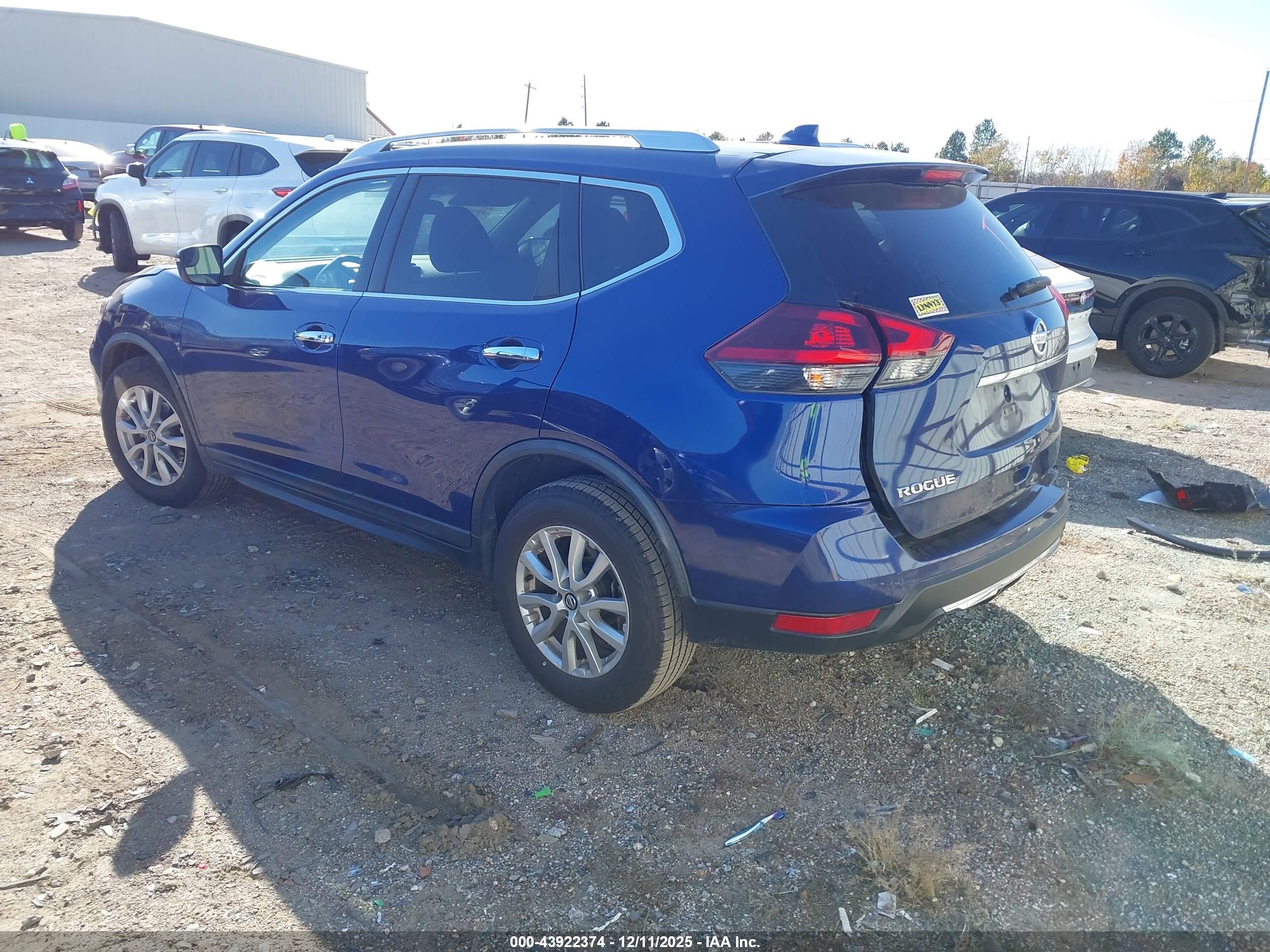 NISSAN ROGUE image 3