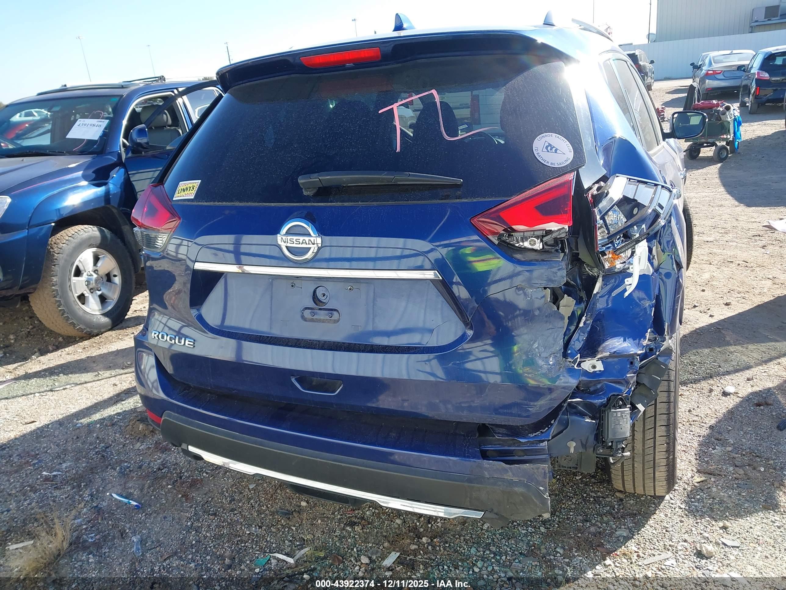 NISSAN ROGUE image 6