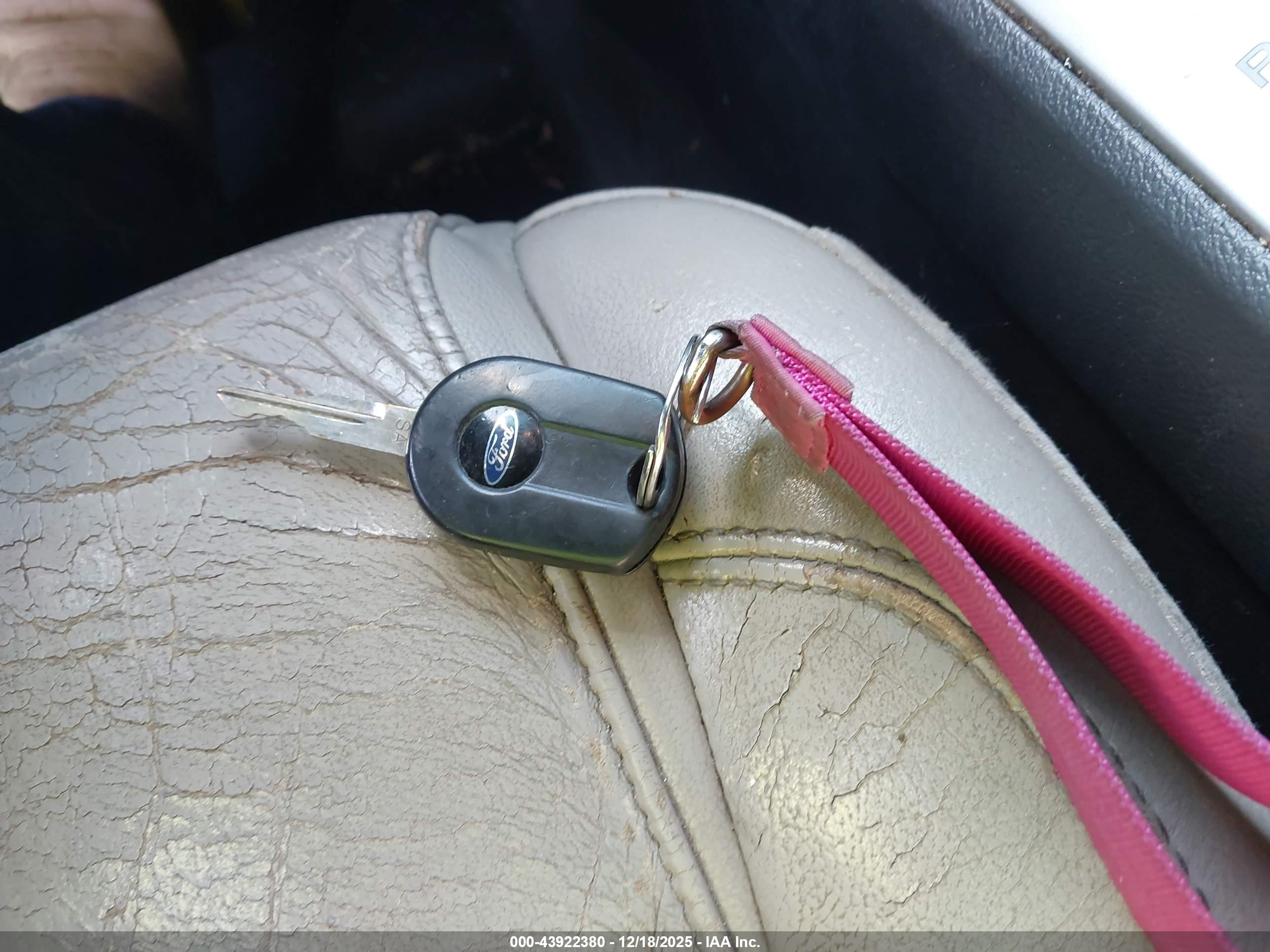 FORD EXPLORER image 11