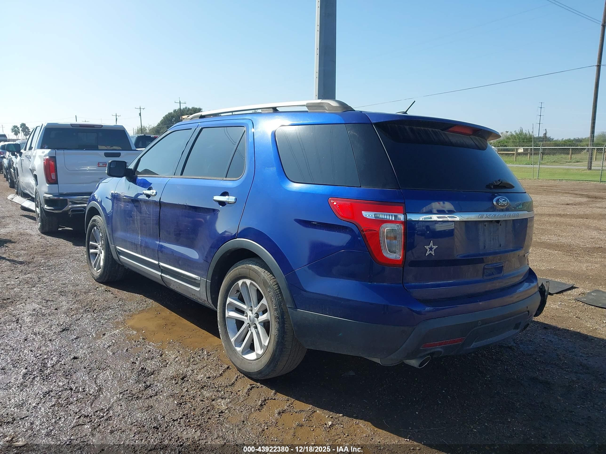 FORD EXPLORER image 3