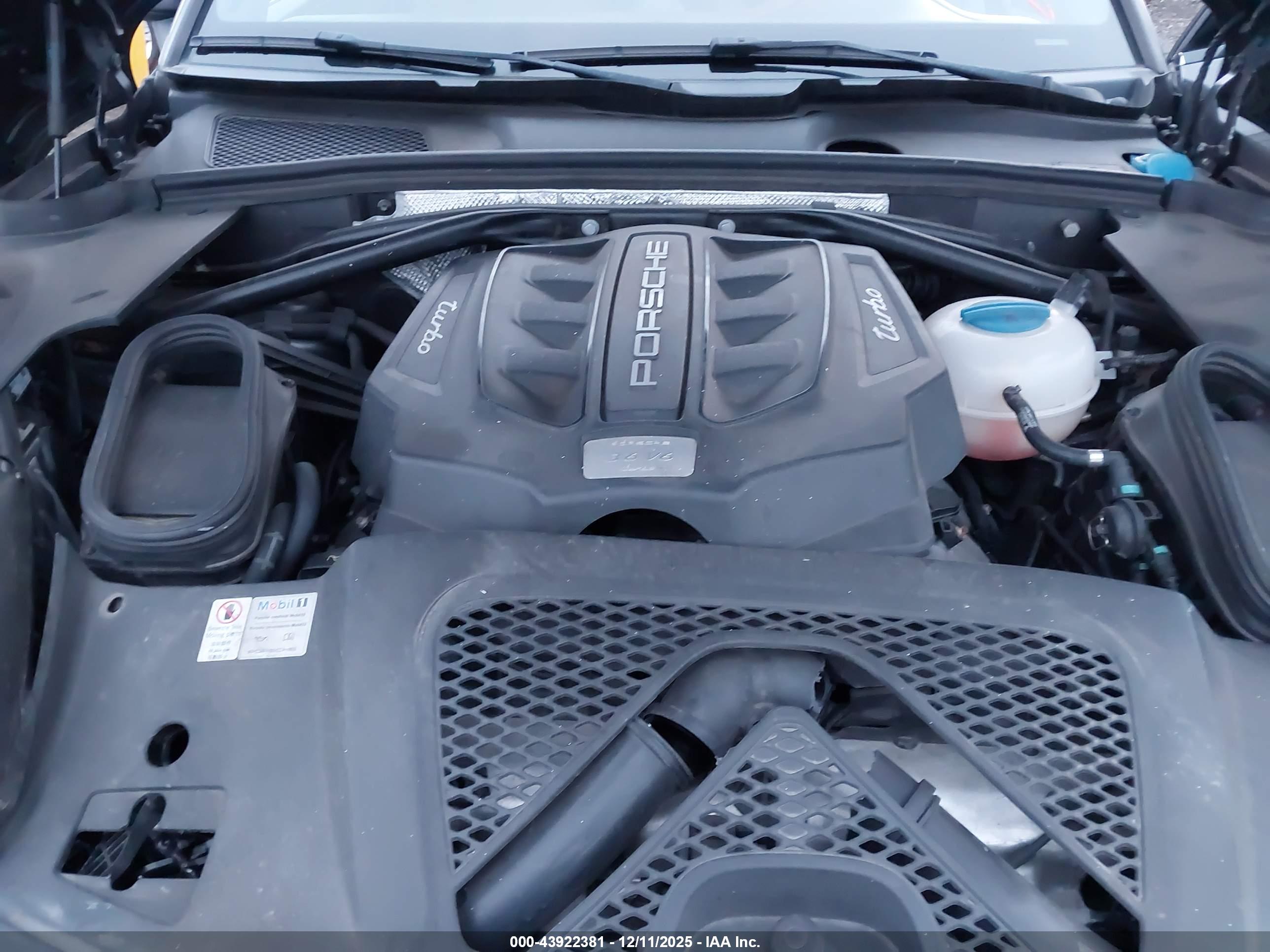 PORSCHE MACAN image 10