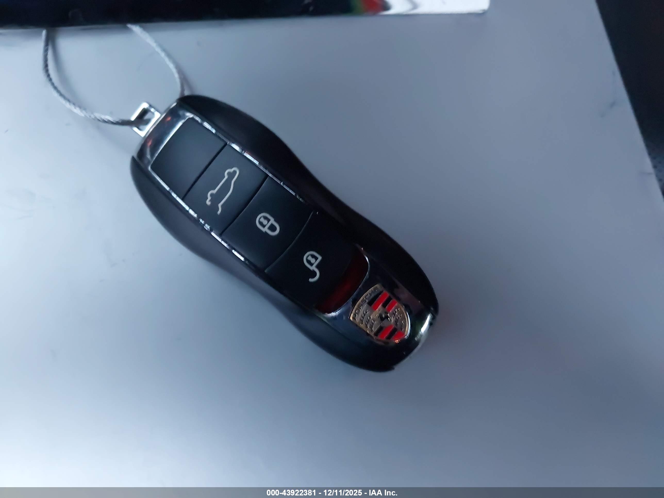 PORSCHE MACAN image 11
