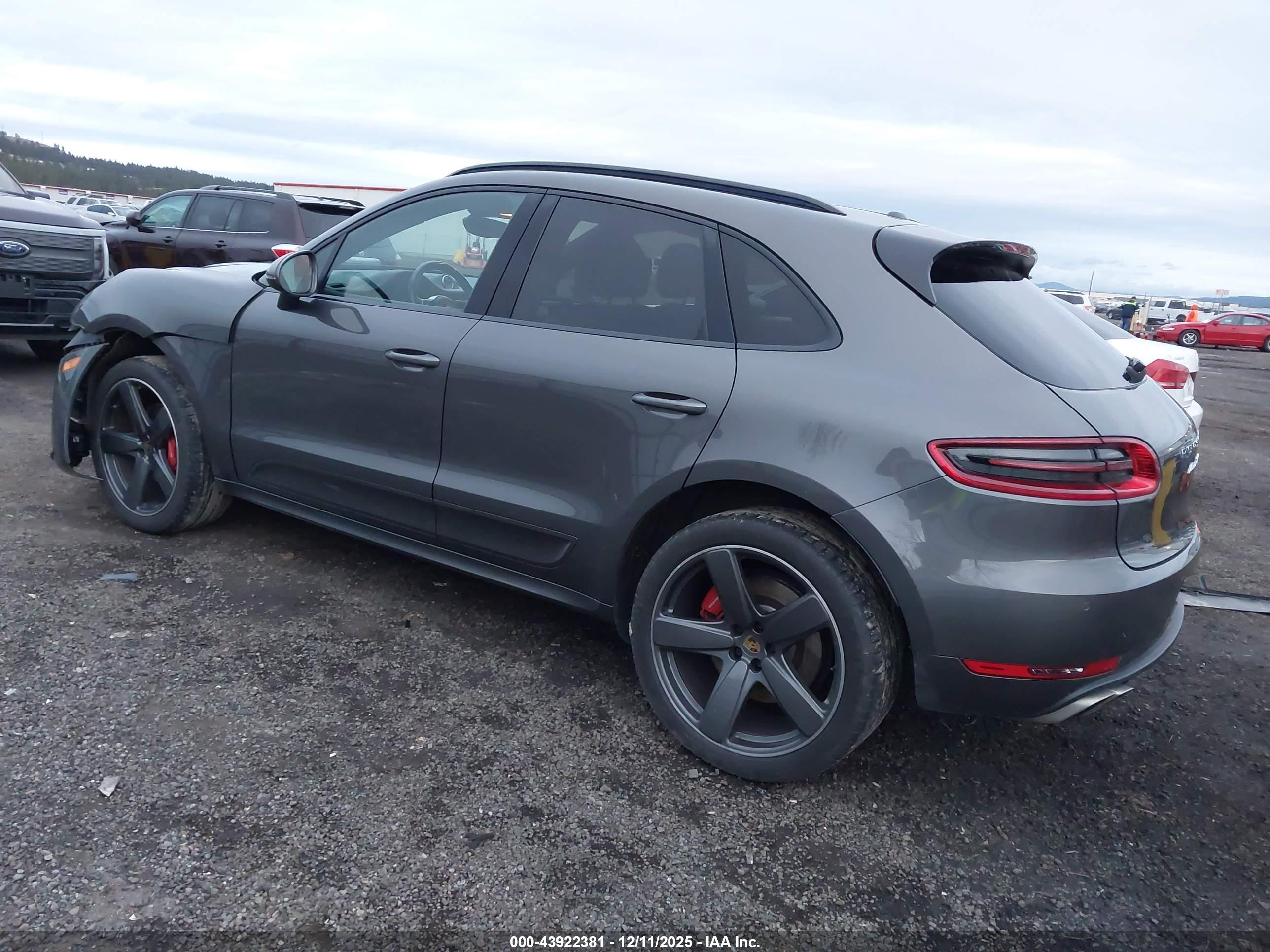 PORSCHE MACAN image 3