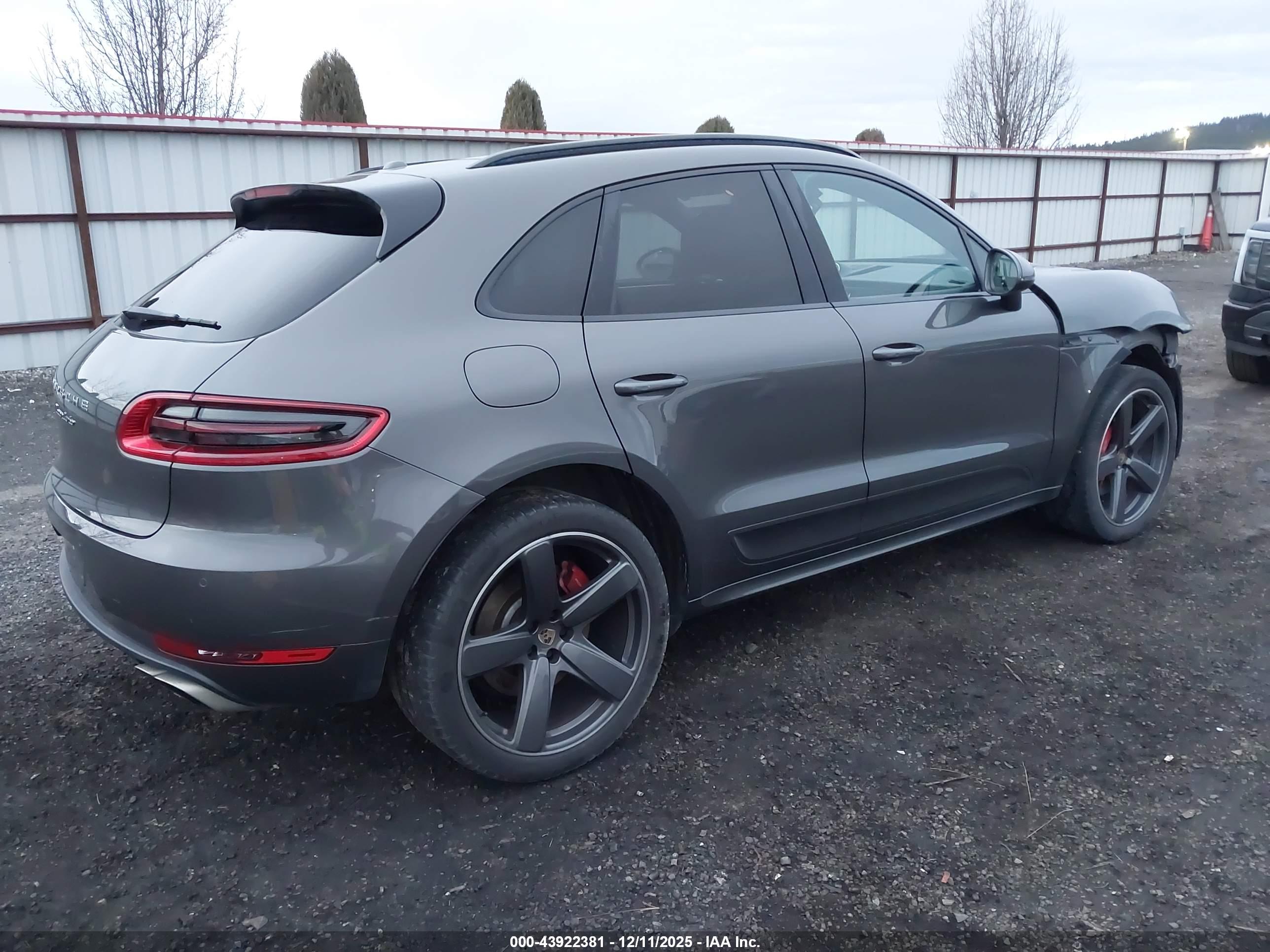 PORSCHE MACAN image 4