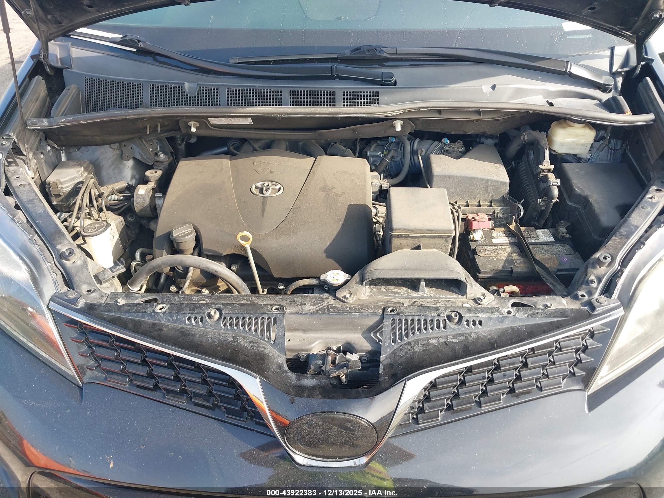 TOYOTA SIENNA image 10