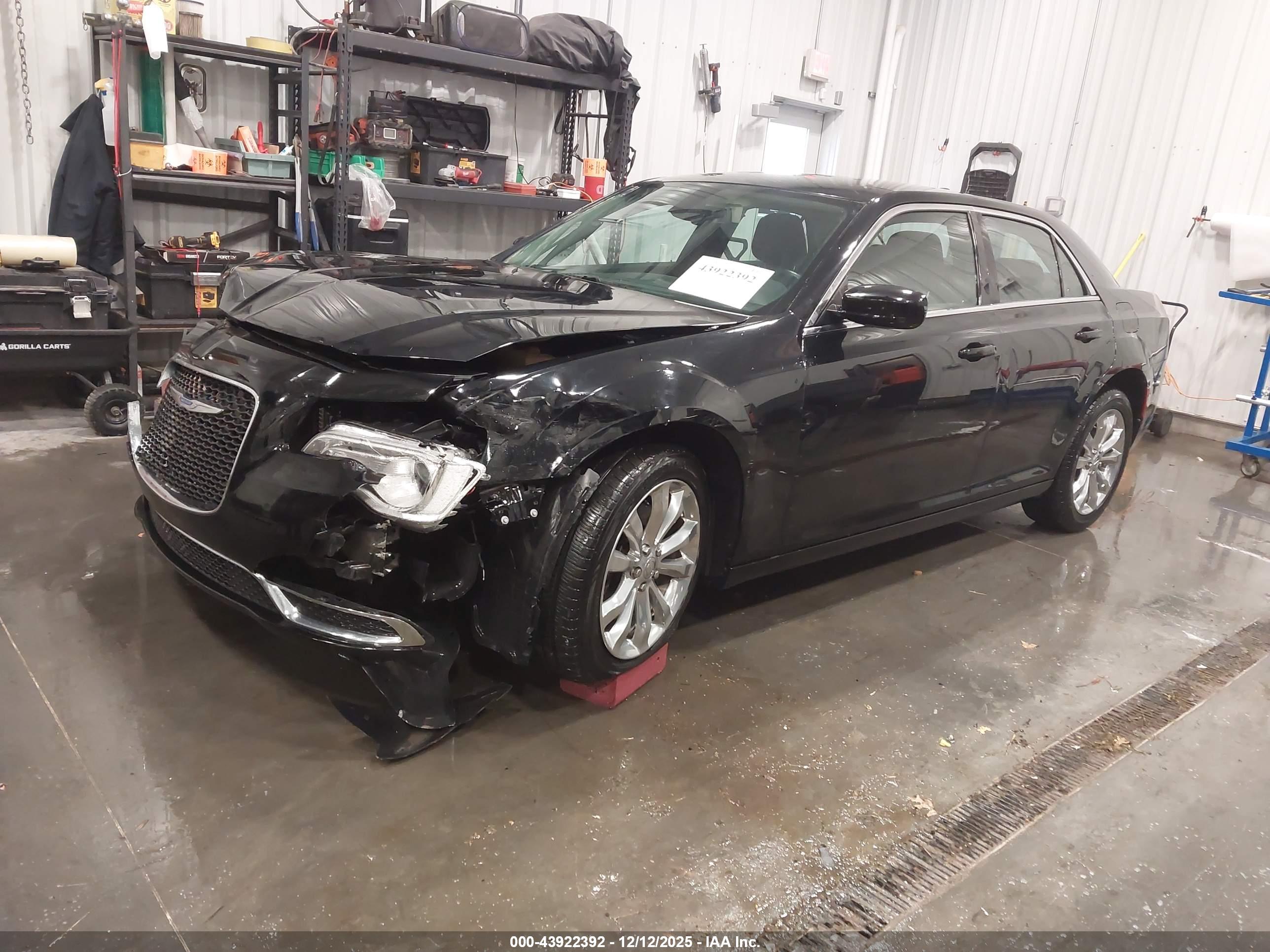 CHRYSLER 300 image 2