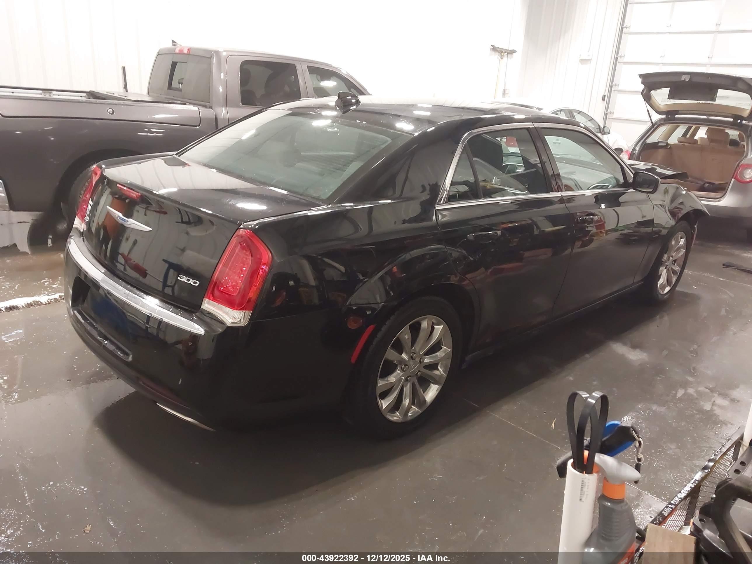CHRYSLER 300 image 4