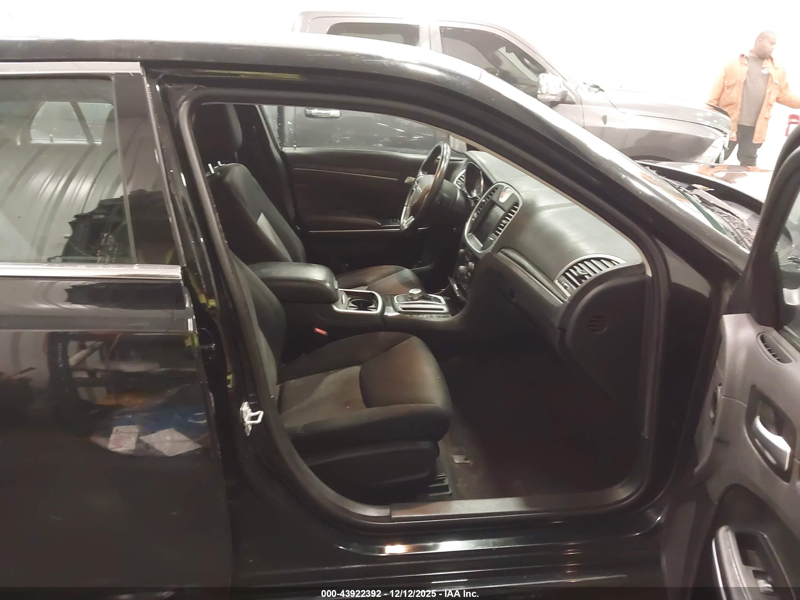 CHRYSLER 300 image 5