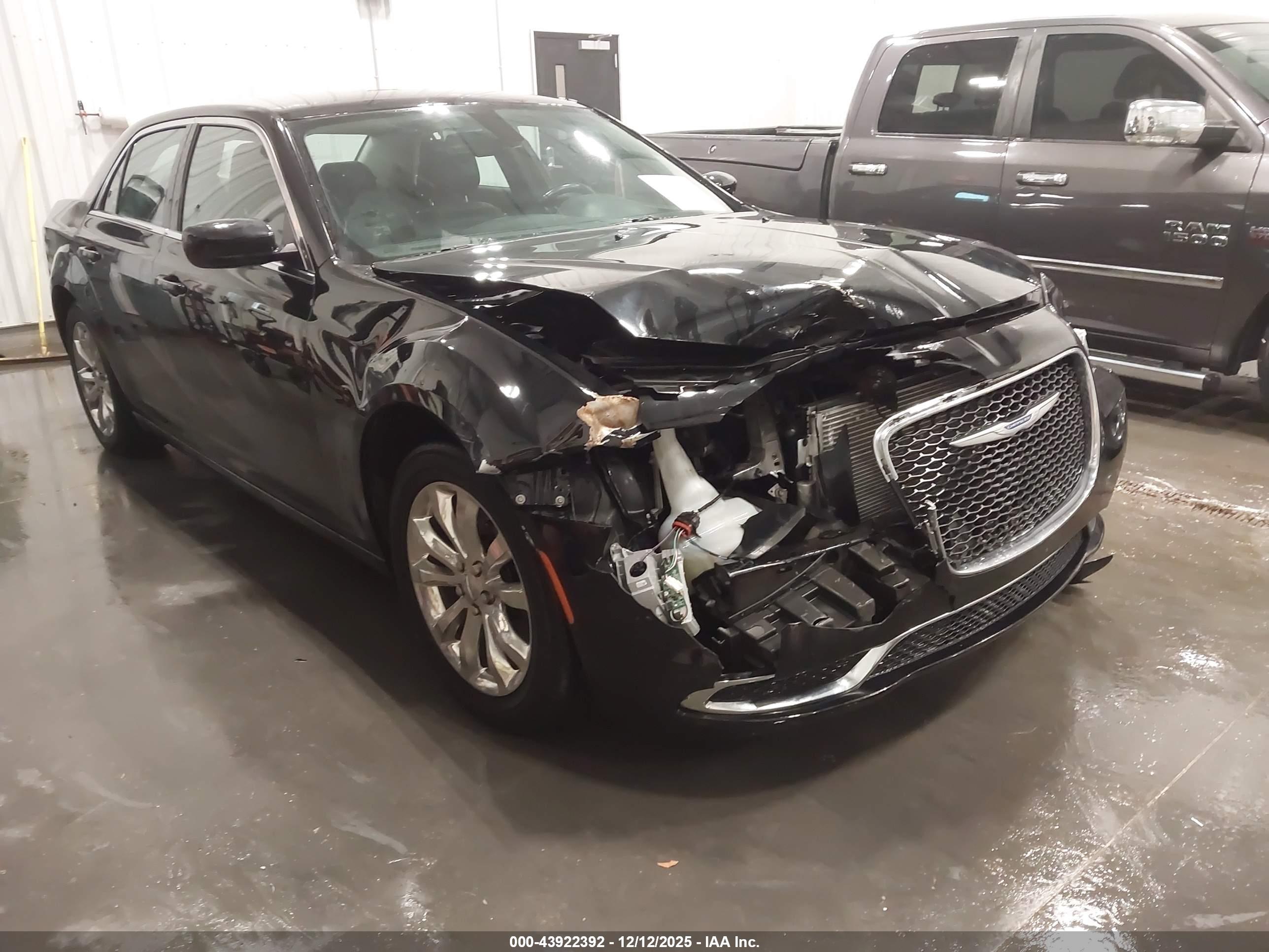 CHRYSLER 300 image 6