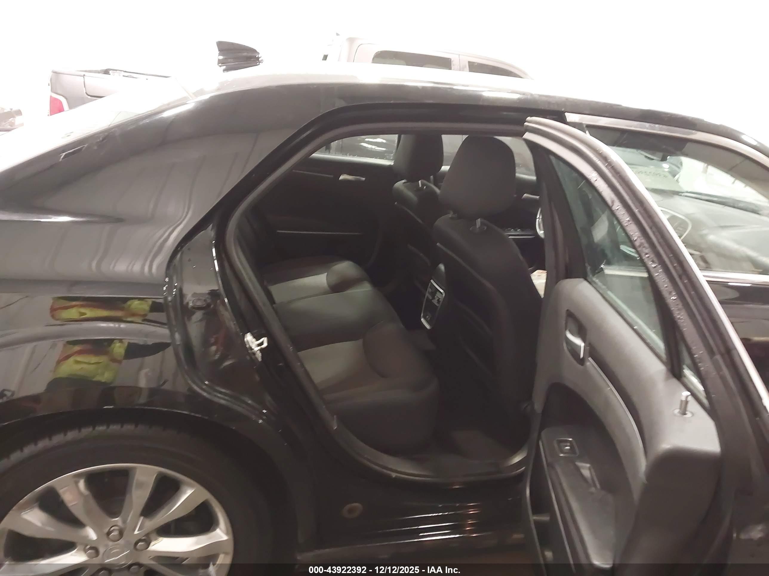 CHRYSLER 300 image 8
