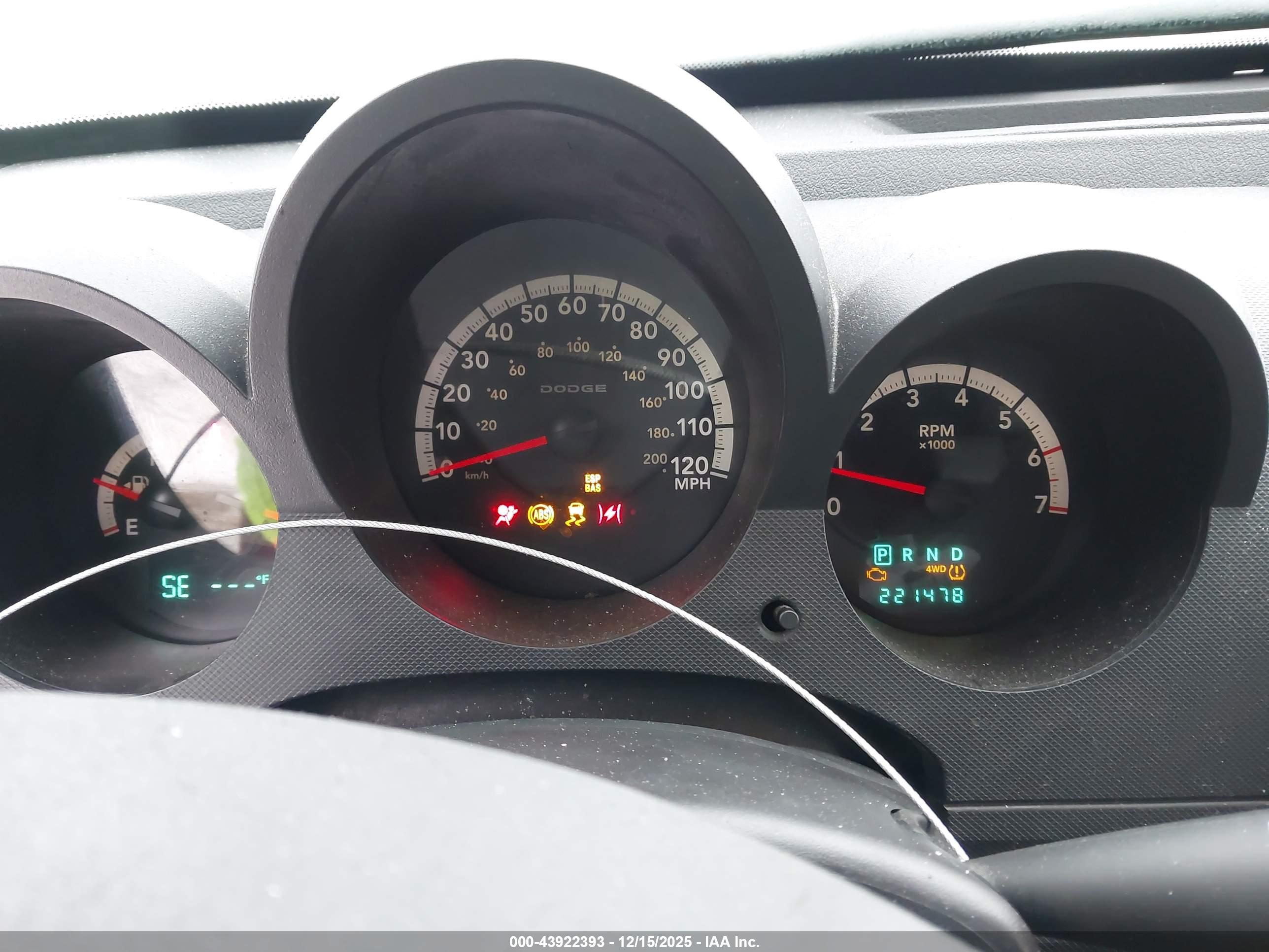 DODGE NITRO image 7