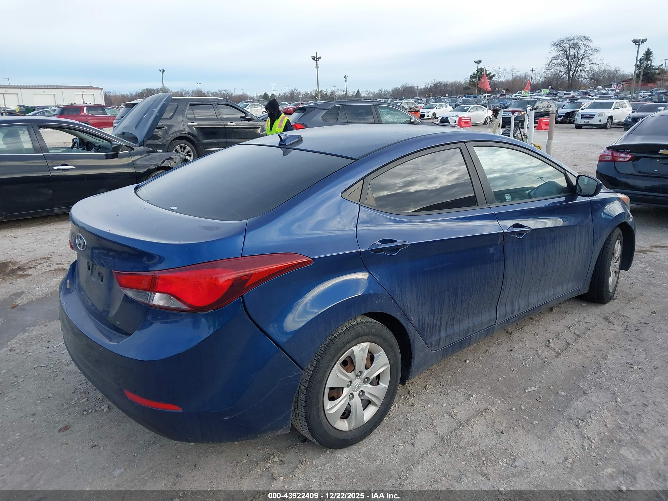 HYUNDAI ELANTRA image 4