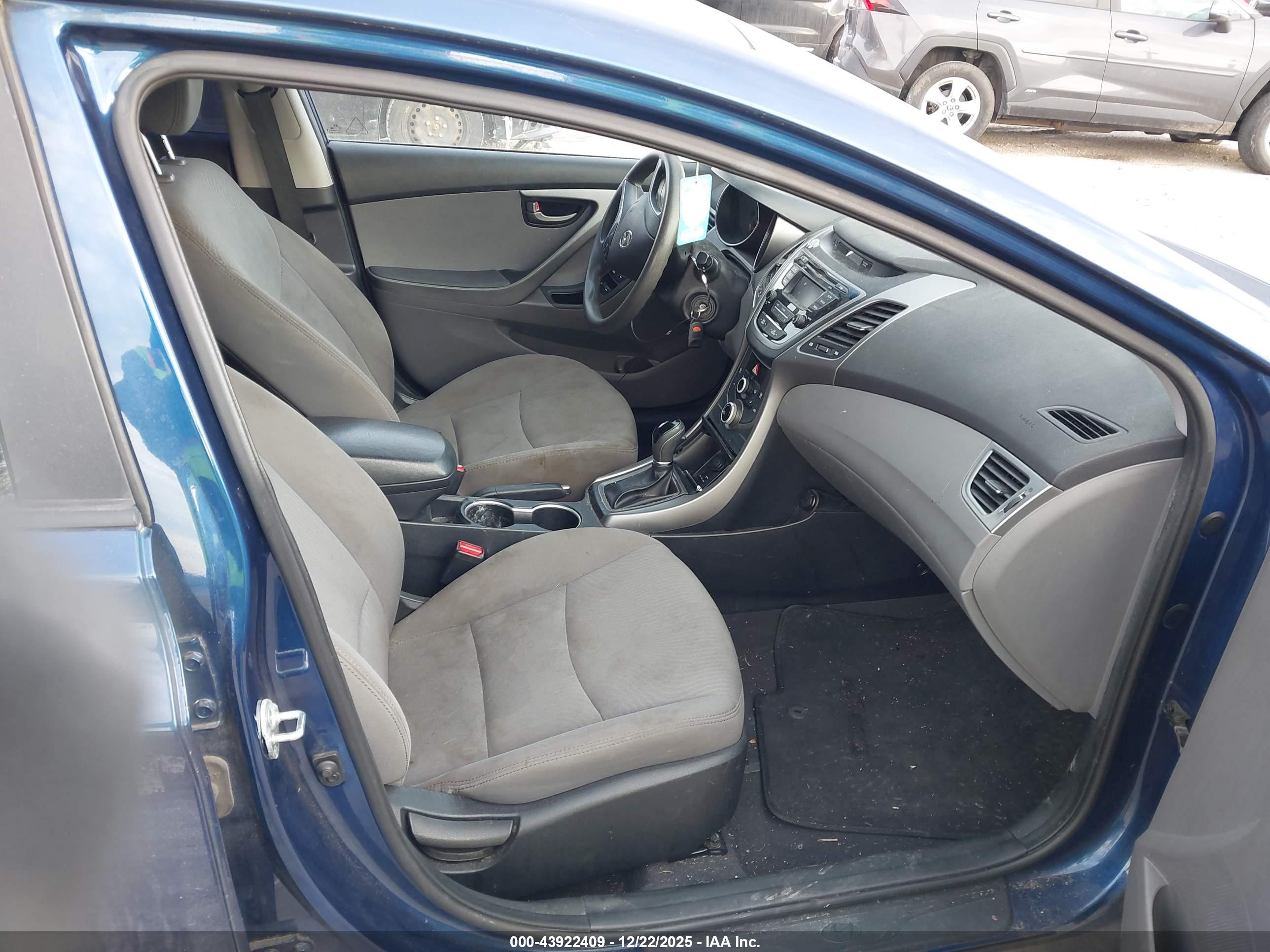 HYUNDAI ELANTRA image 5