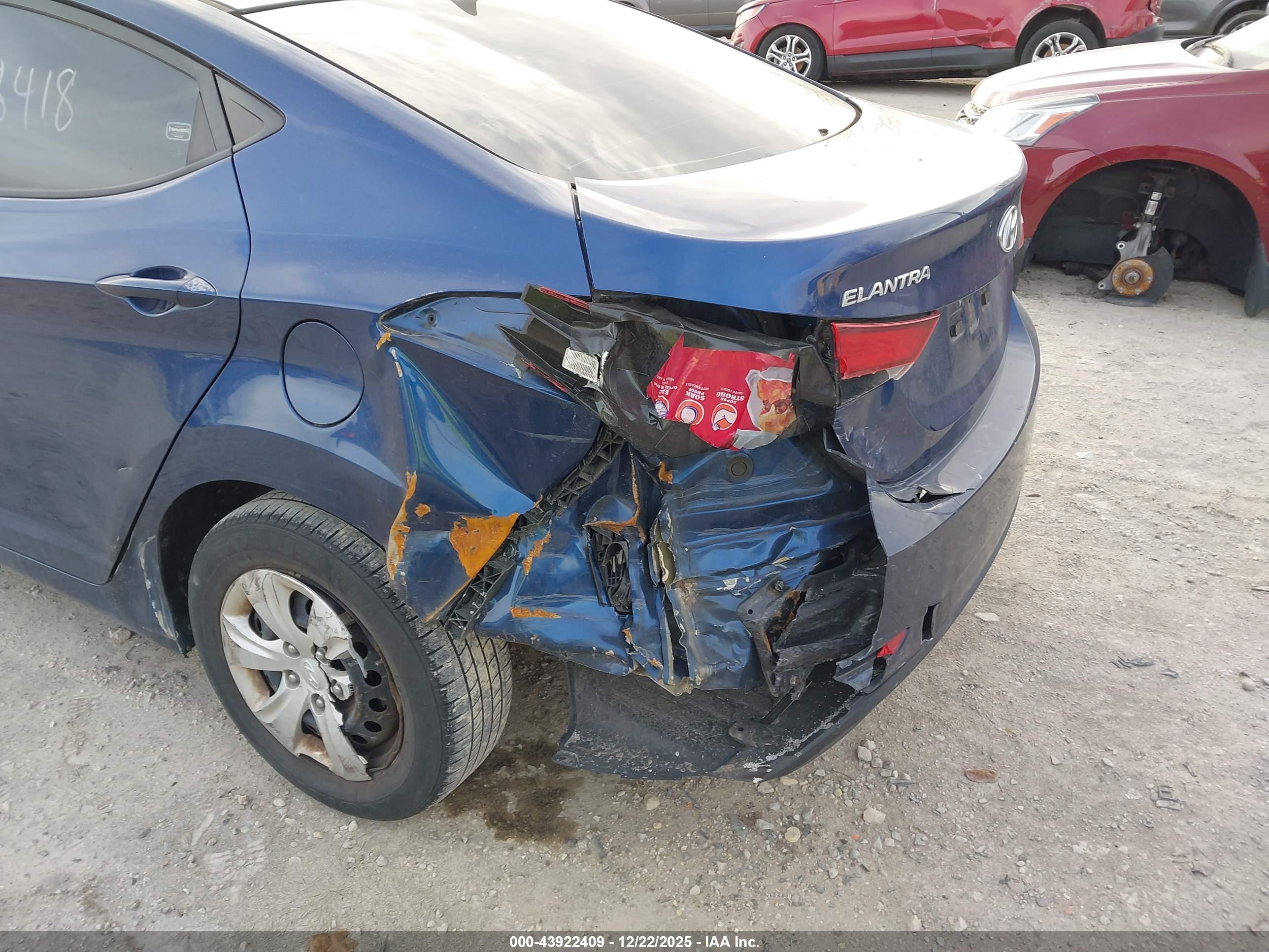 HYUNDAI ELANTRA image 6