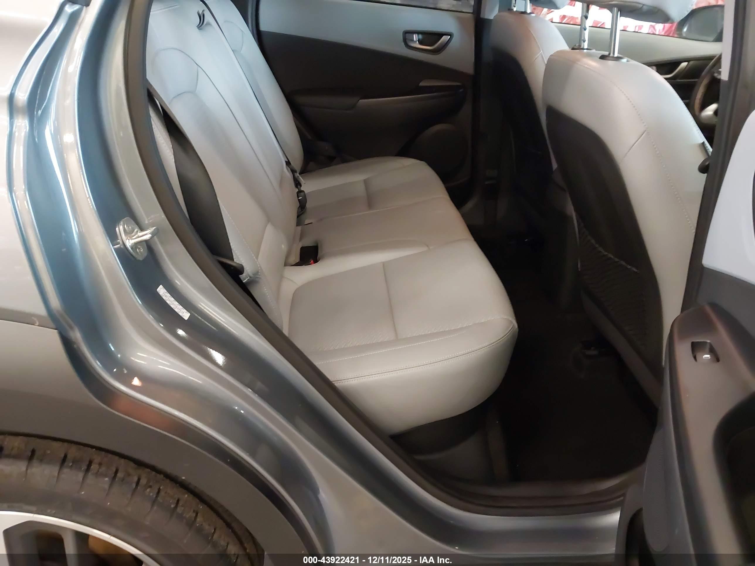 HYUNDAI KONA image 8