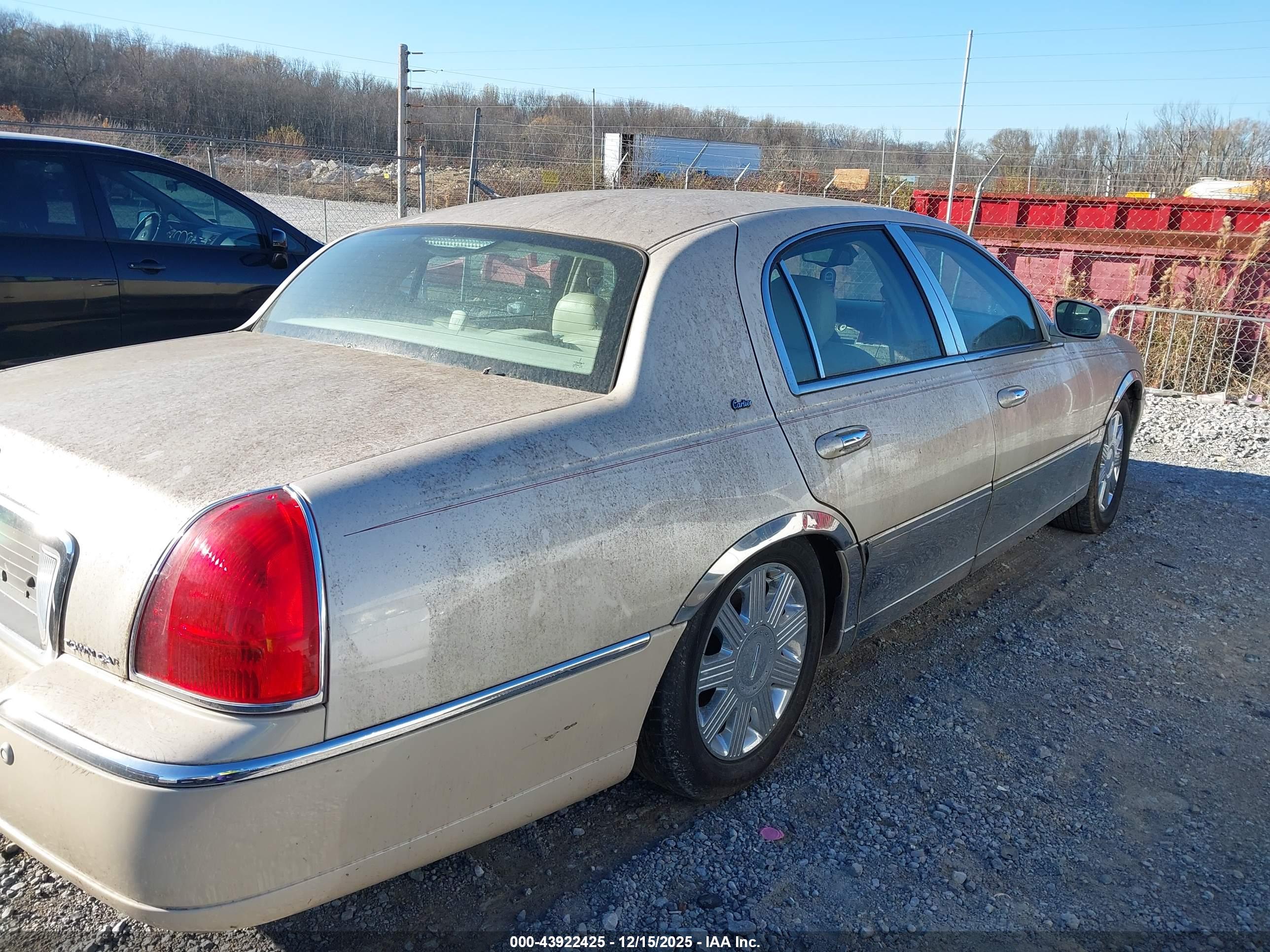 LINCOLN TOWN image 4