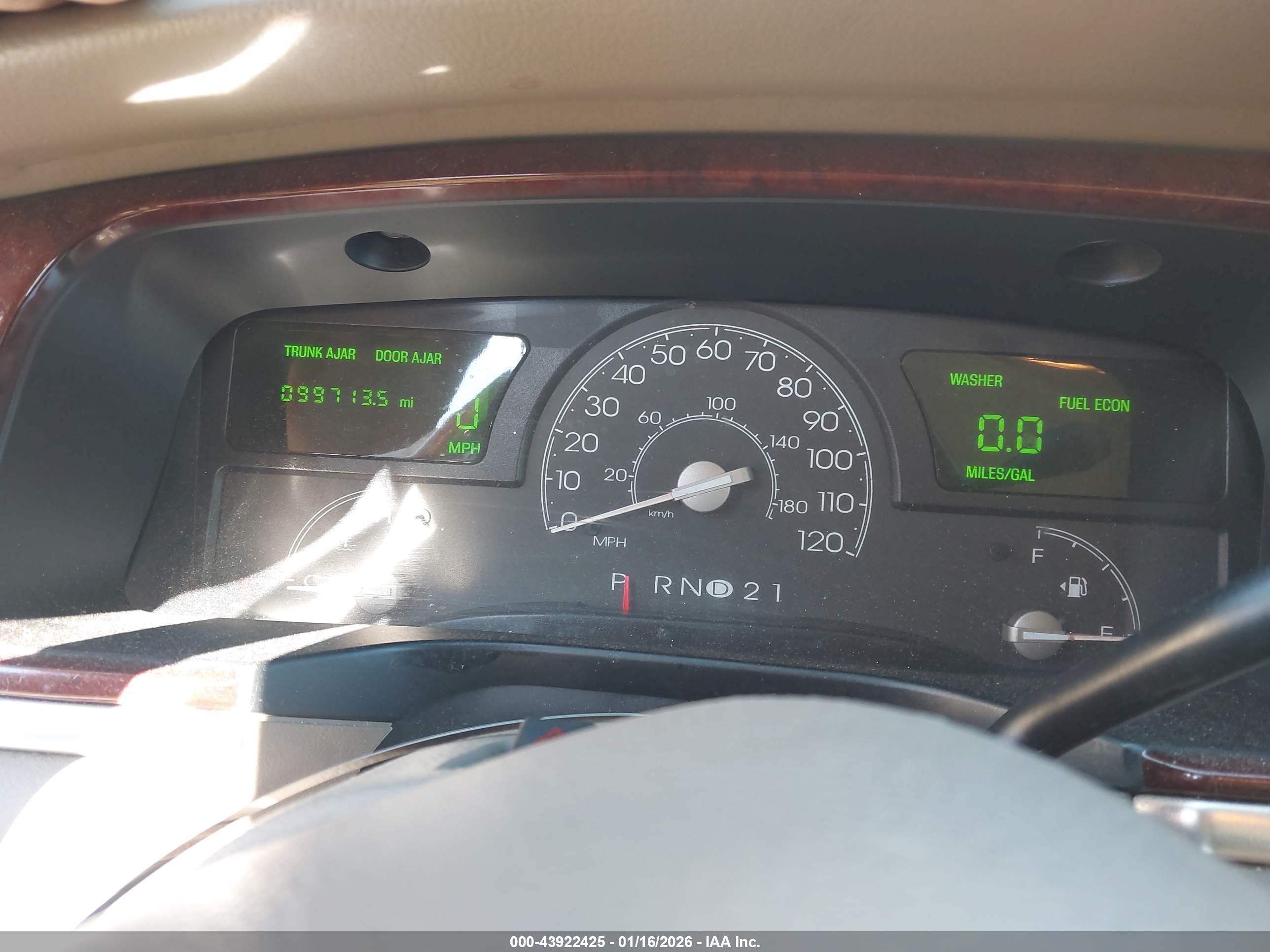 LINCOLN TOWN image 7